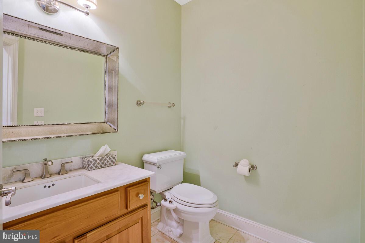 SENECA KNOLL - Residential Lease