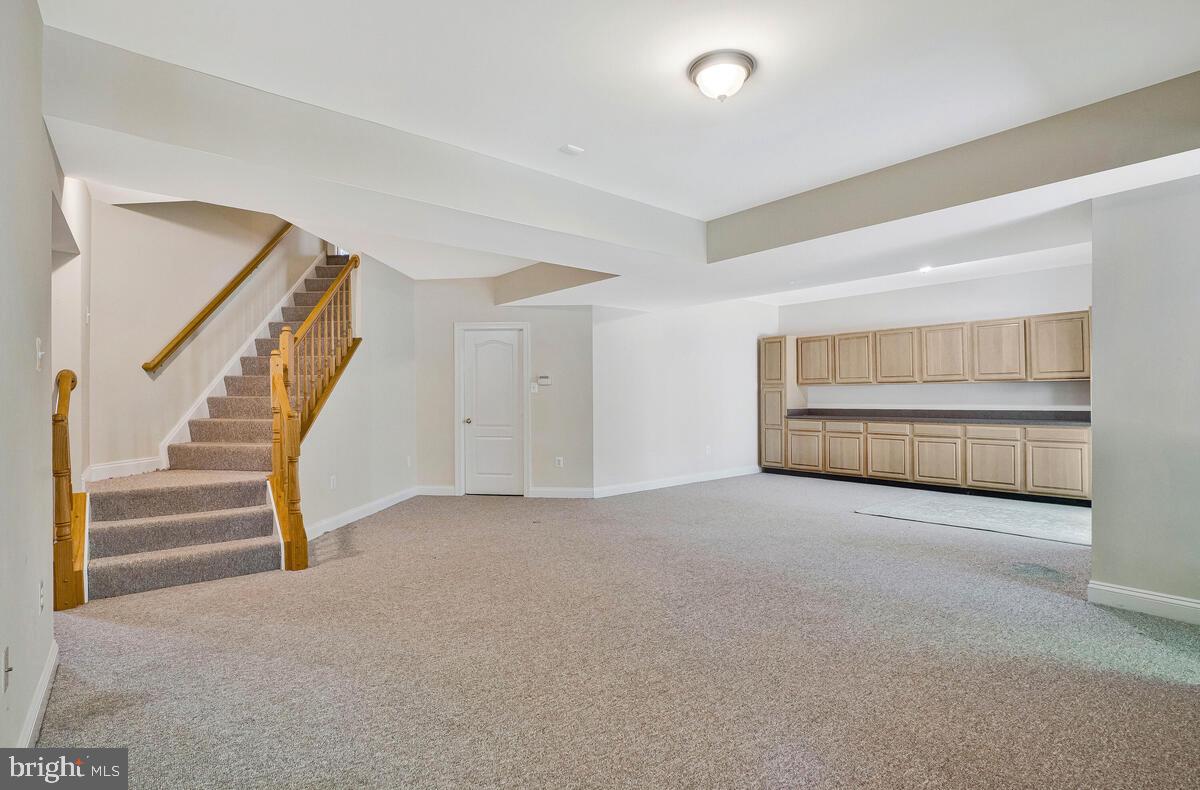 SENECA KNOLL - Residential Lease