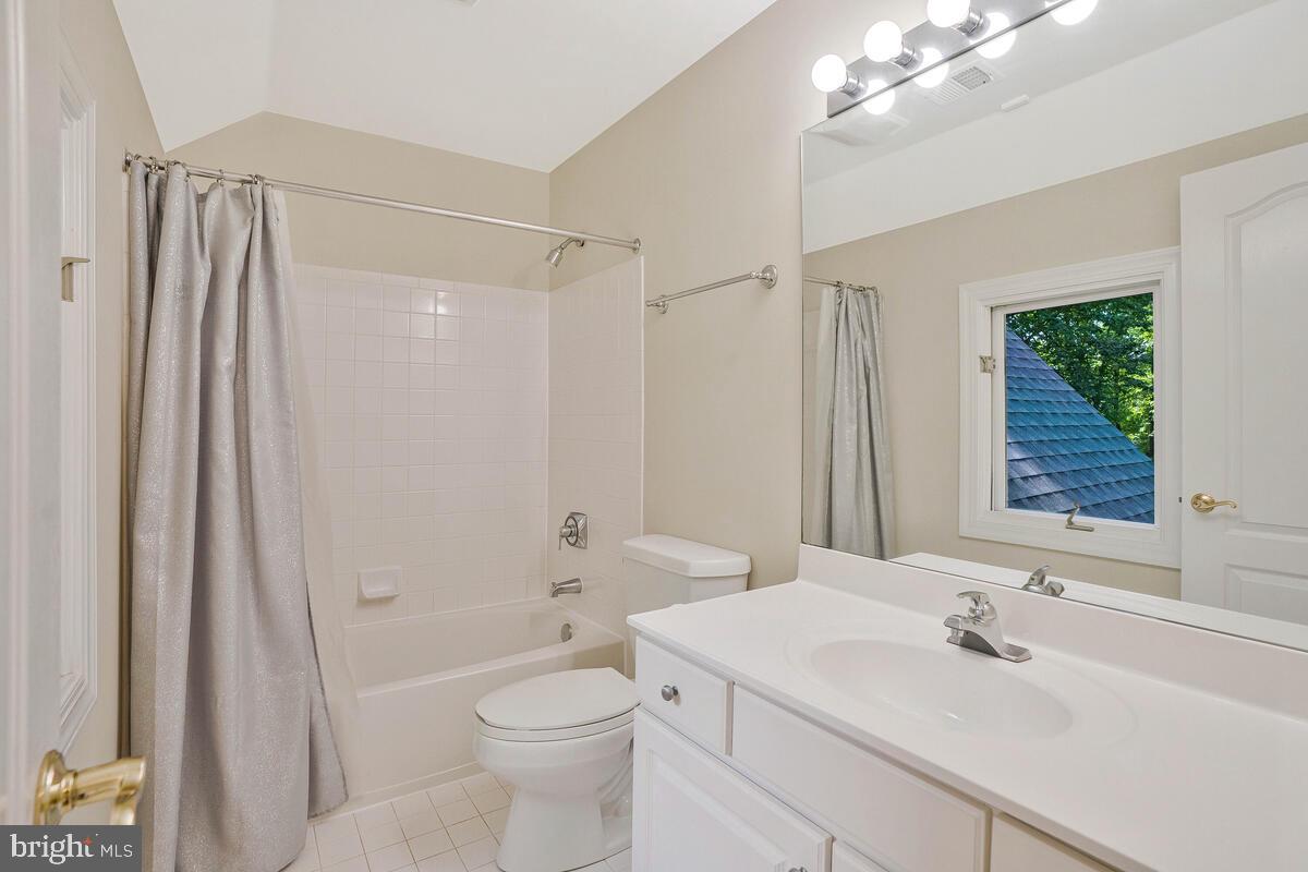 SENECA KNOLL - Residential Lease