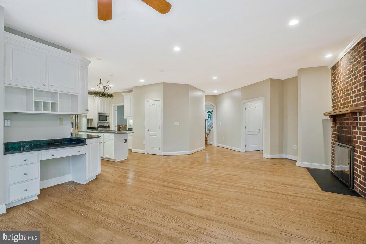 SENECA KNOLL - Residential Lease