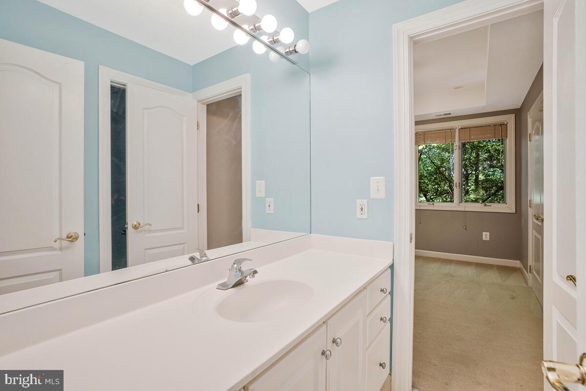 SENECA KNOLL - Residential Lease