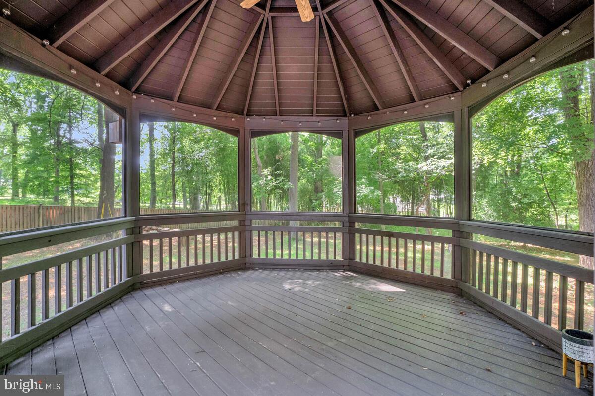 SENECA KNOLL - Residential Lease