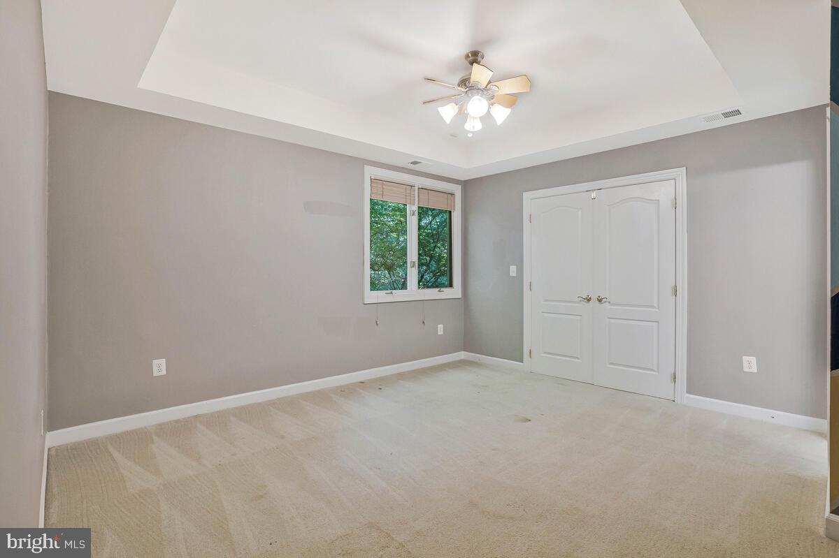 SENECA KNOLL - Residential Lease