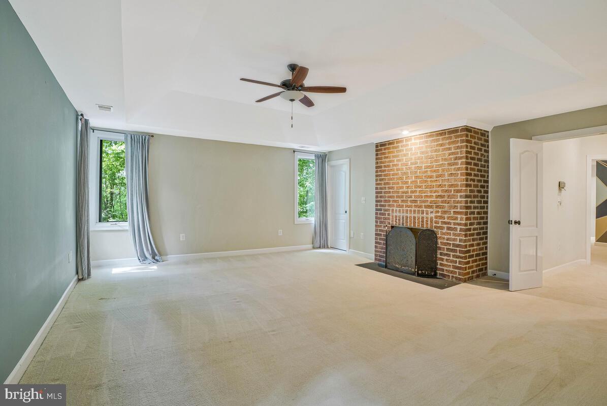 SENECA KNOLL - Residential Lease