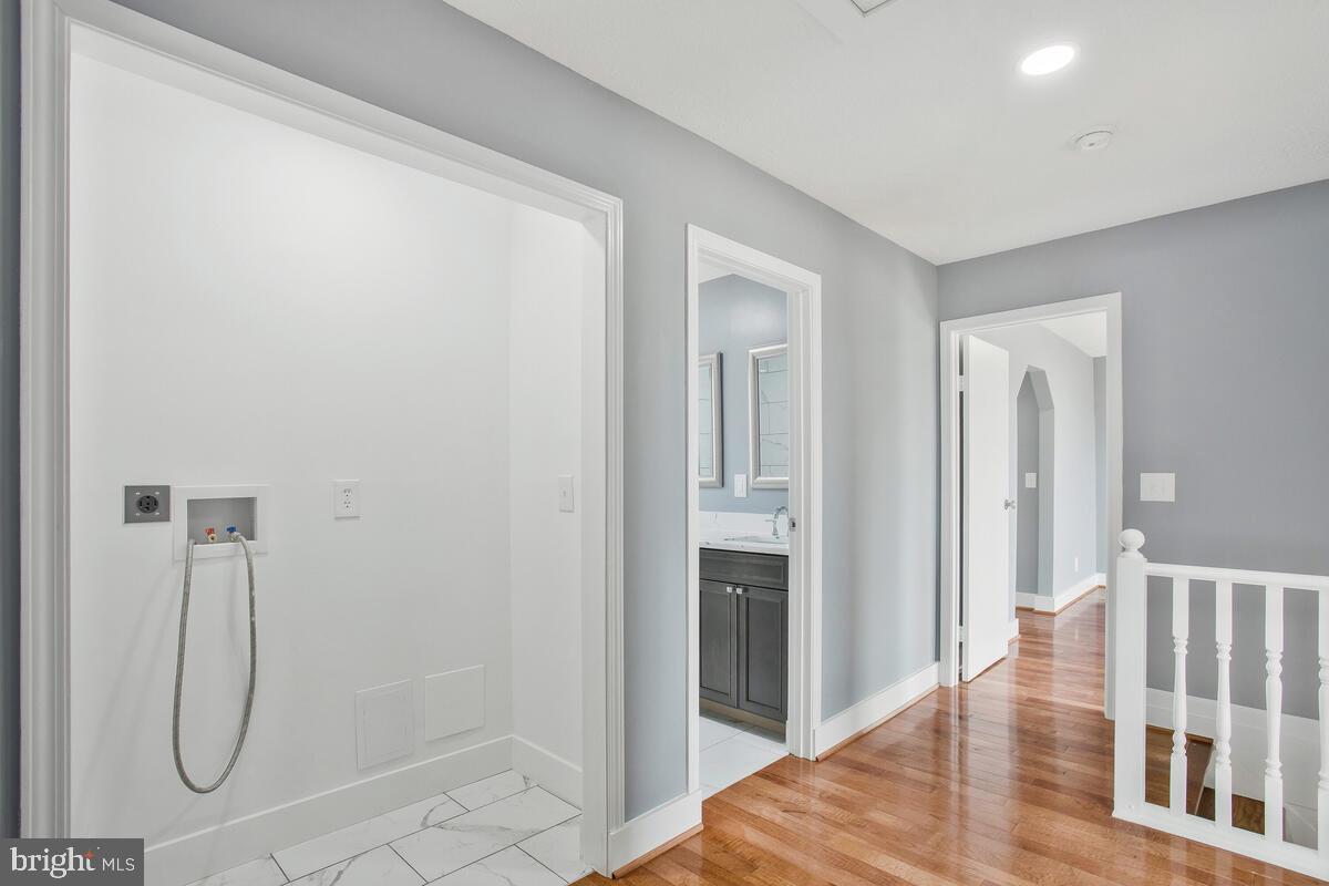 GRAYTON MANOR - Residential