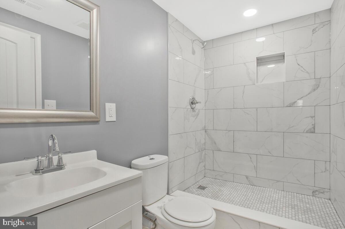 GRAYTON MANOR - Residential