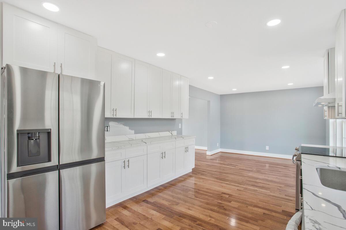 GRAYTON MANOR - Residential