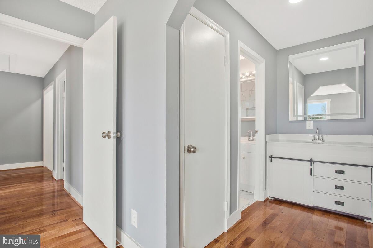 GRAYTON MANOR - Residential