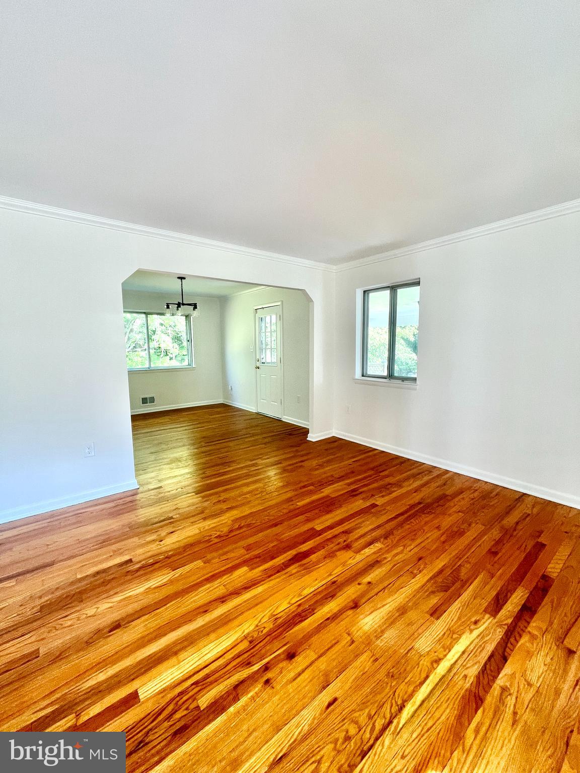 5014 WOODFORD LANE