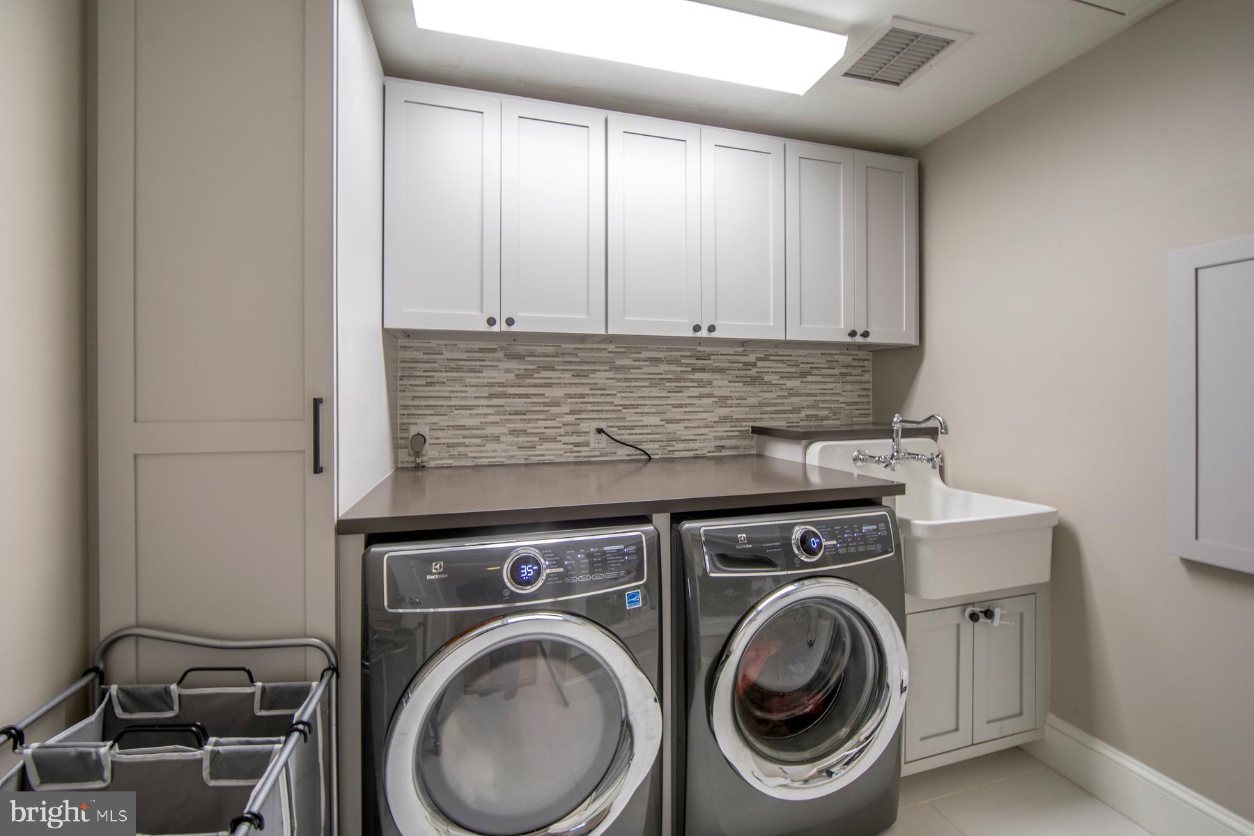 STONEHENGE - Residential