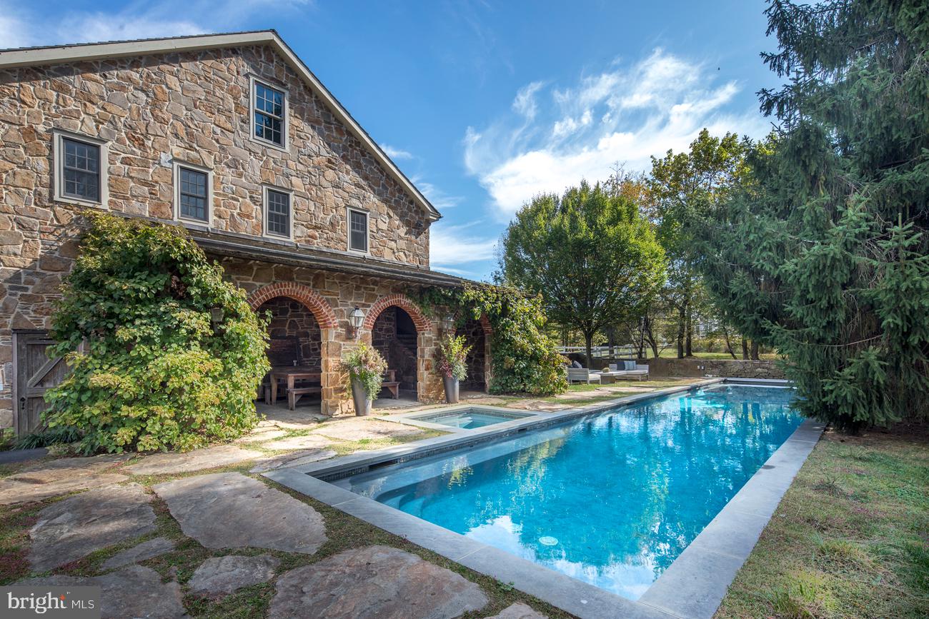 STONEHENGE - Residential