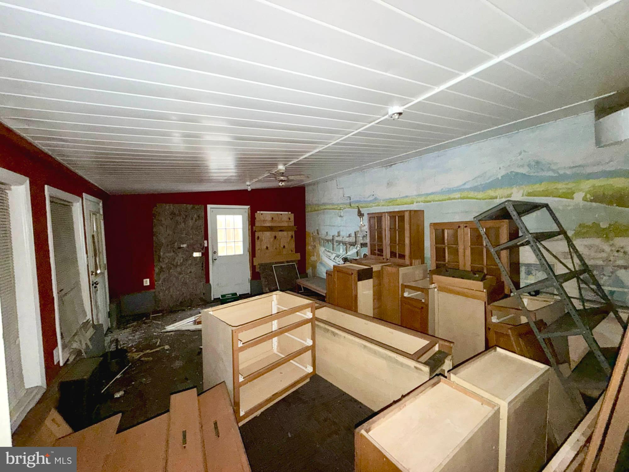 MILL HILL - Commercial Sale
