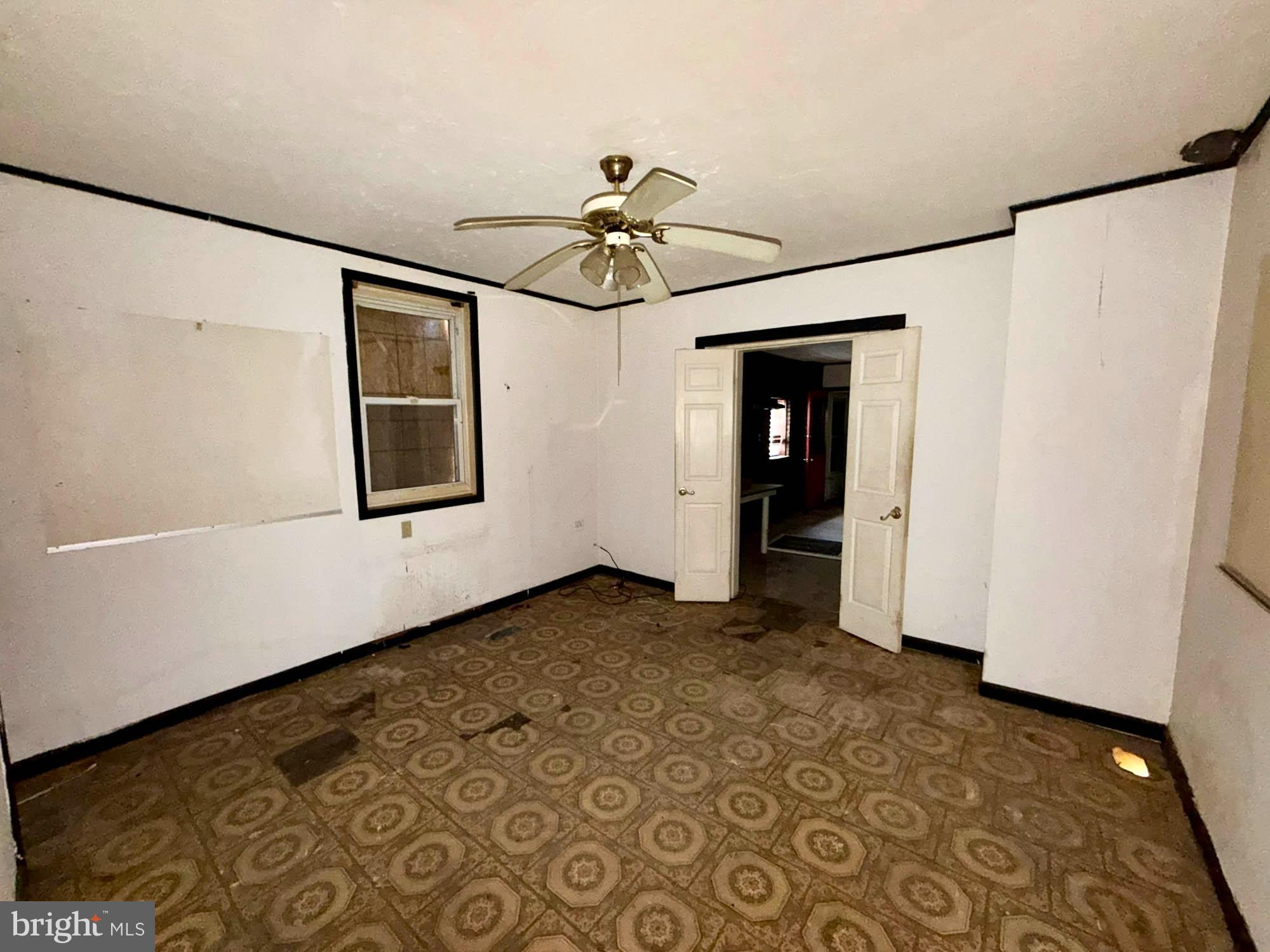 MILL HILL - Commercial Sale