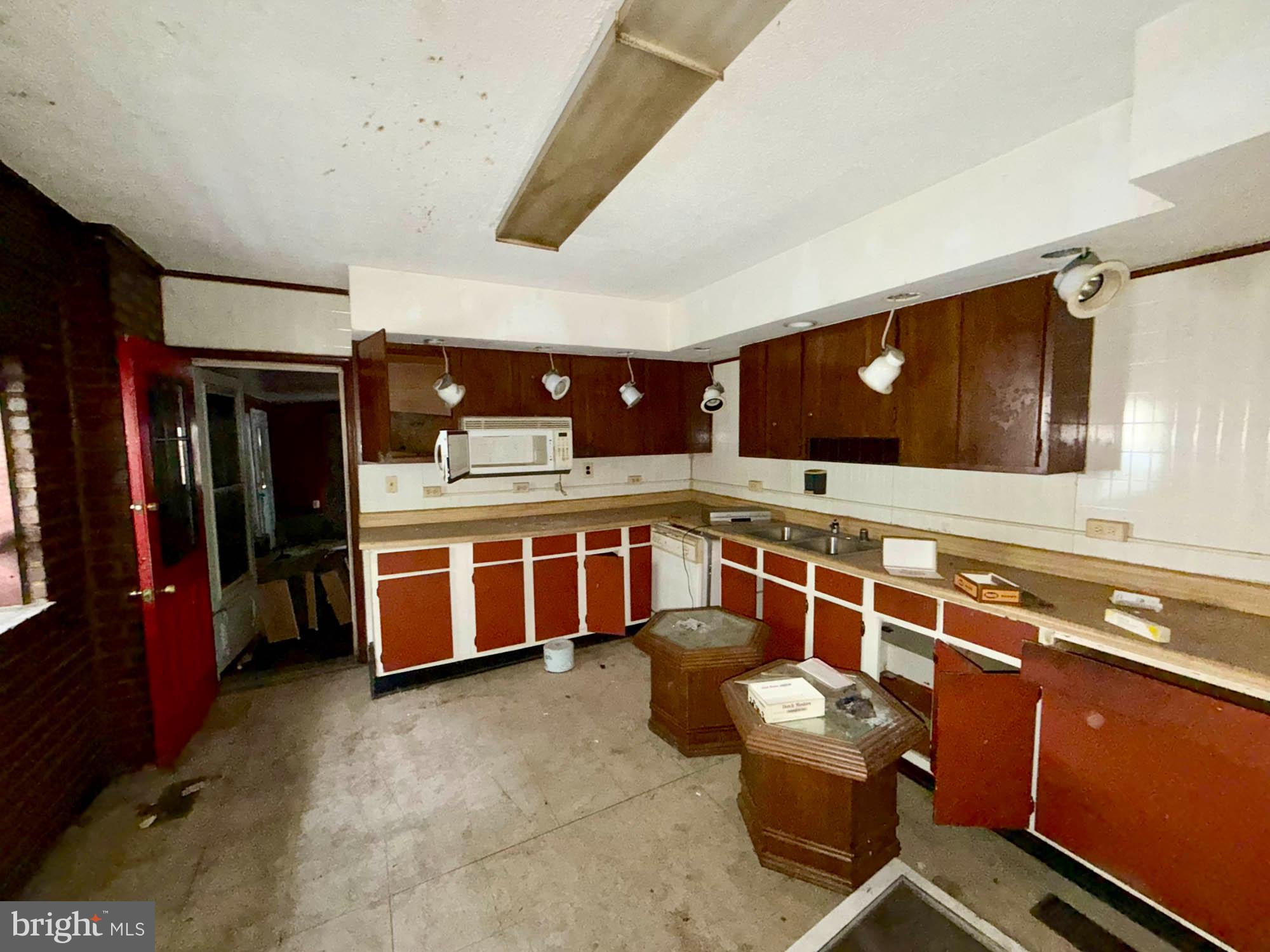 MILL HILL - Commercial Sale