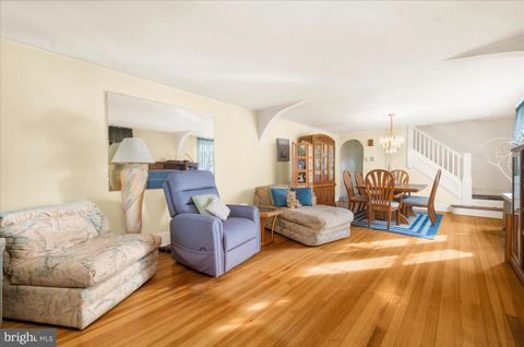 Townhouse For Sale - 108 Fitz Randolph Ave<br/> HAMILTON, NJ 08610