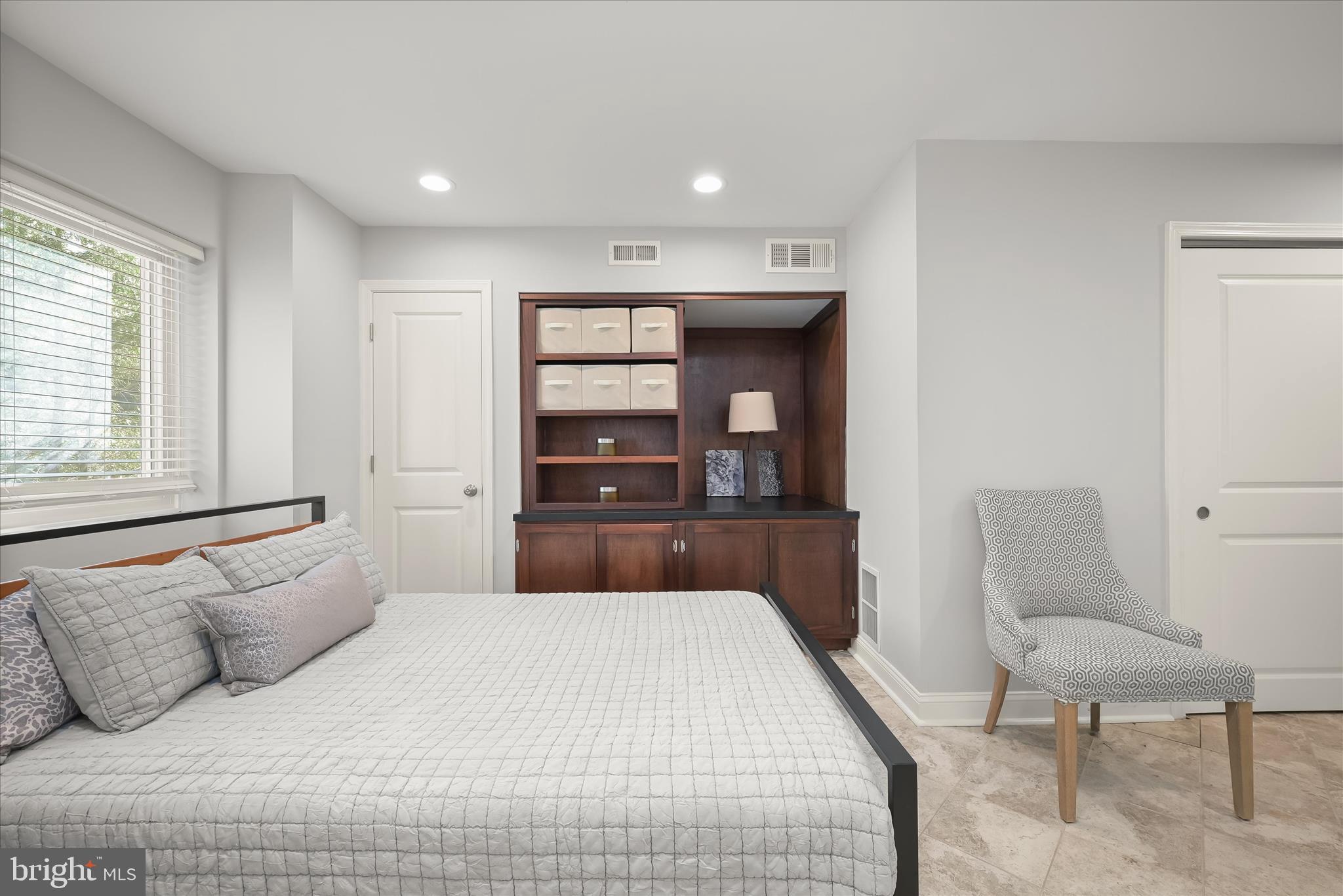 OYSTER HARBOR - Residential