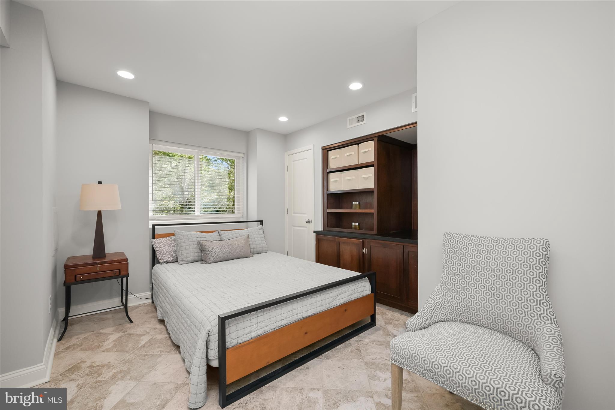 OYSTER HARBOR - Residential