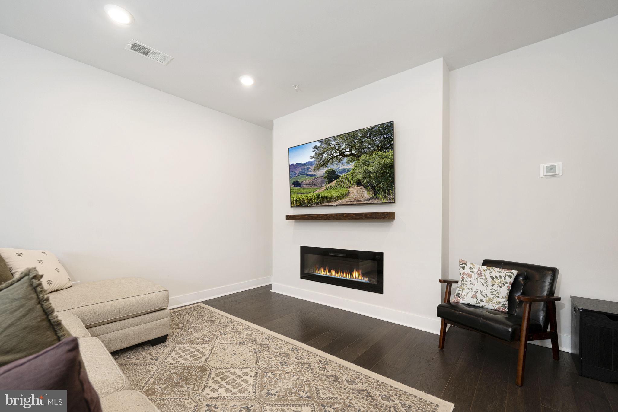 STEELPOINTE - Residential