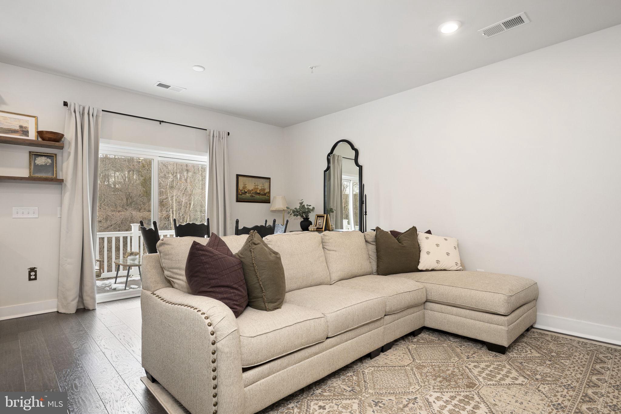 STEELPOINTE - Residential