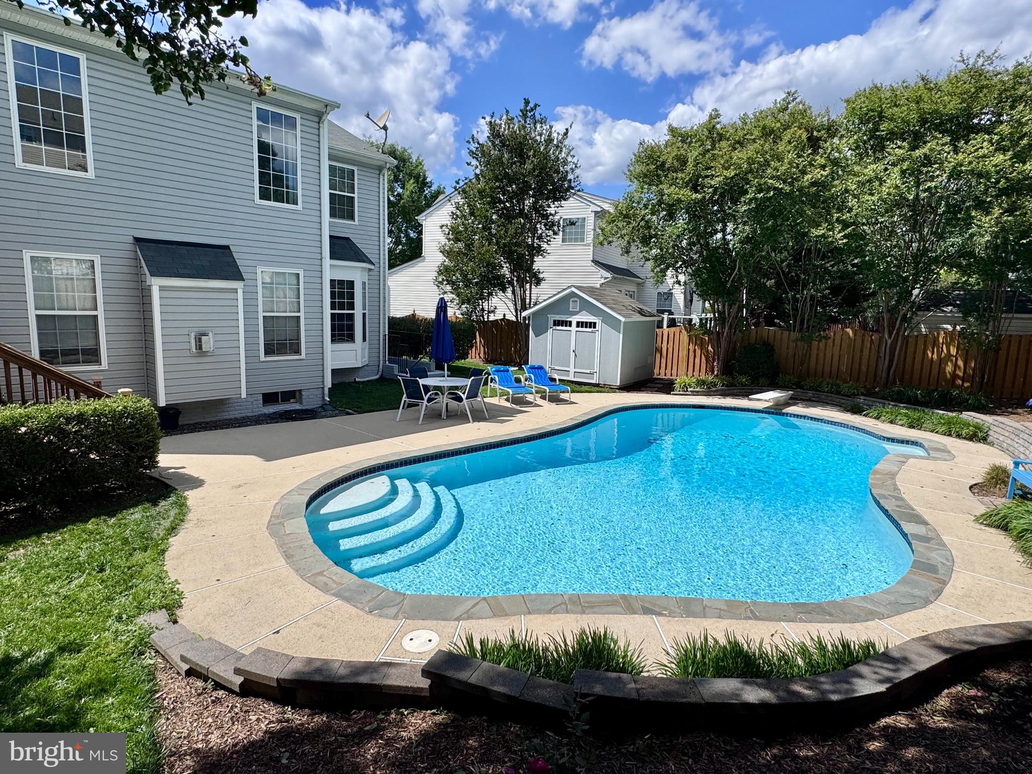 8571 ROTHBURY DRIVE