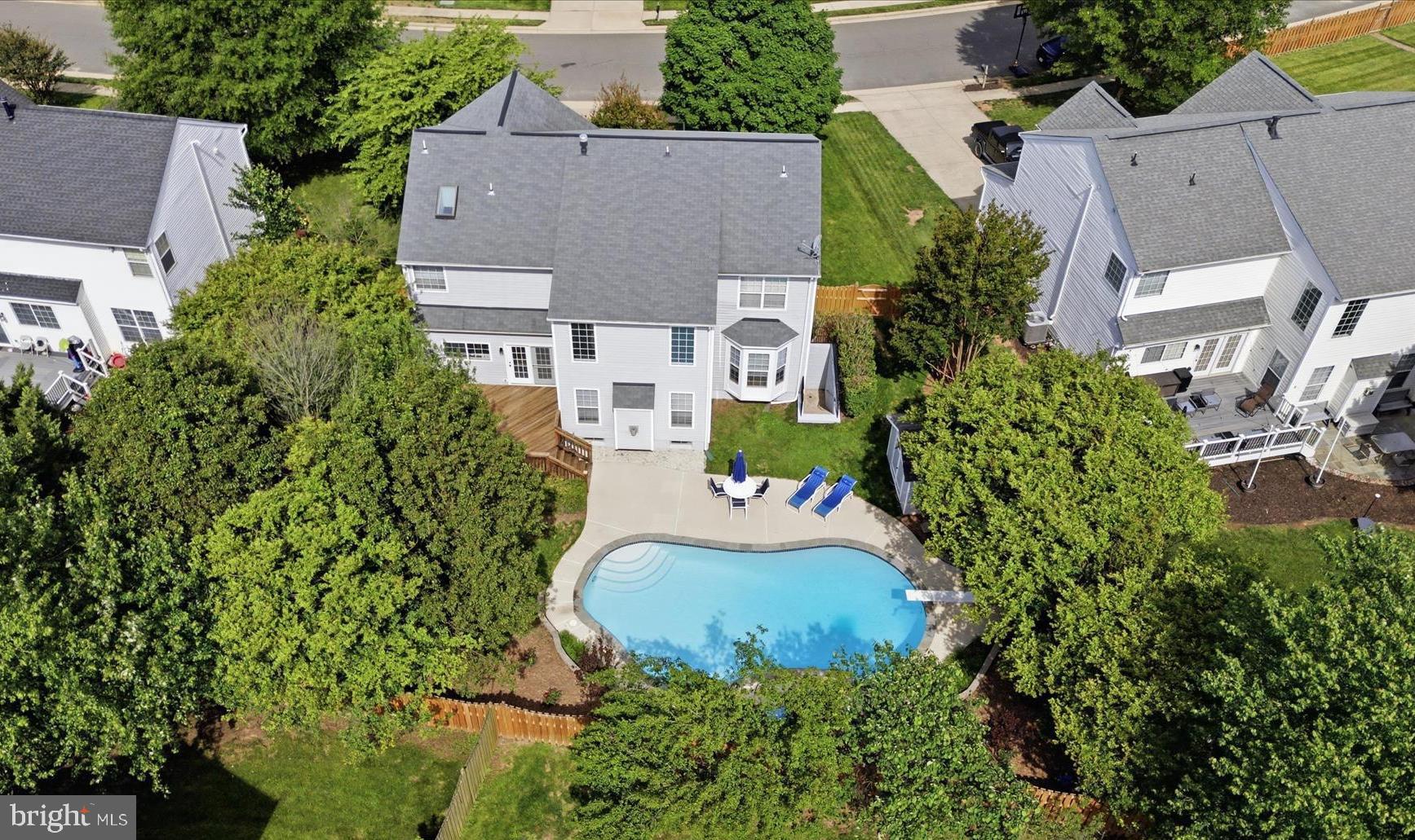 8571 ROTHBURY DRIVE