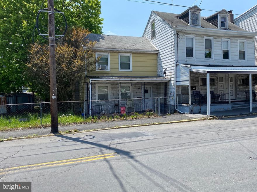 Port Carbon,  3 bedroom, 2 bath attached single.   Ample off street parking, convenient location. 
Large deck.   First floor offers a living room, eat in kitchen, full bath and office area.   Second floor has 3 bedrooms, a full bath and a bonus room.   Excellent rental or investment potential.   Pottsville schools.