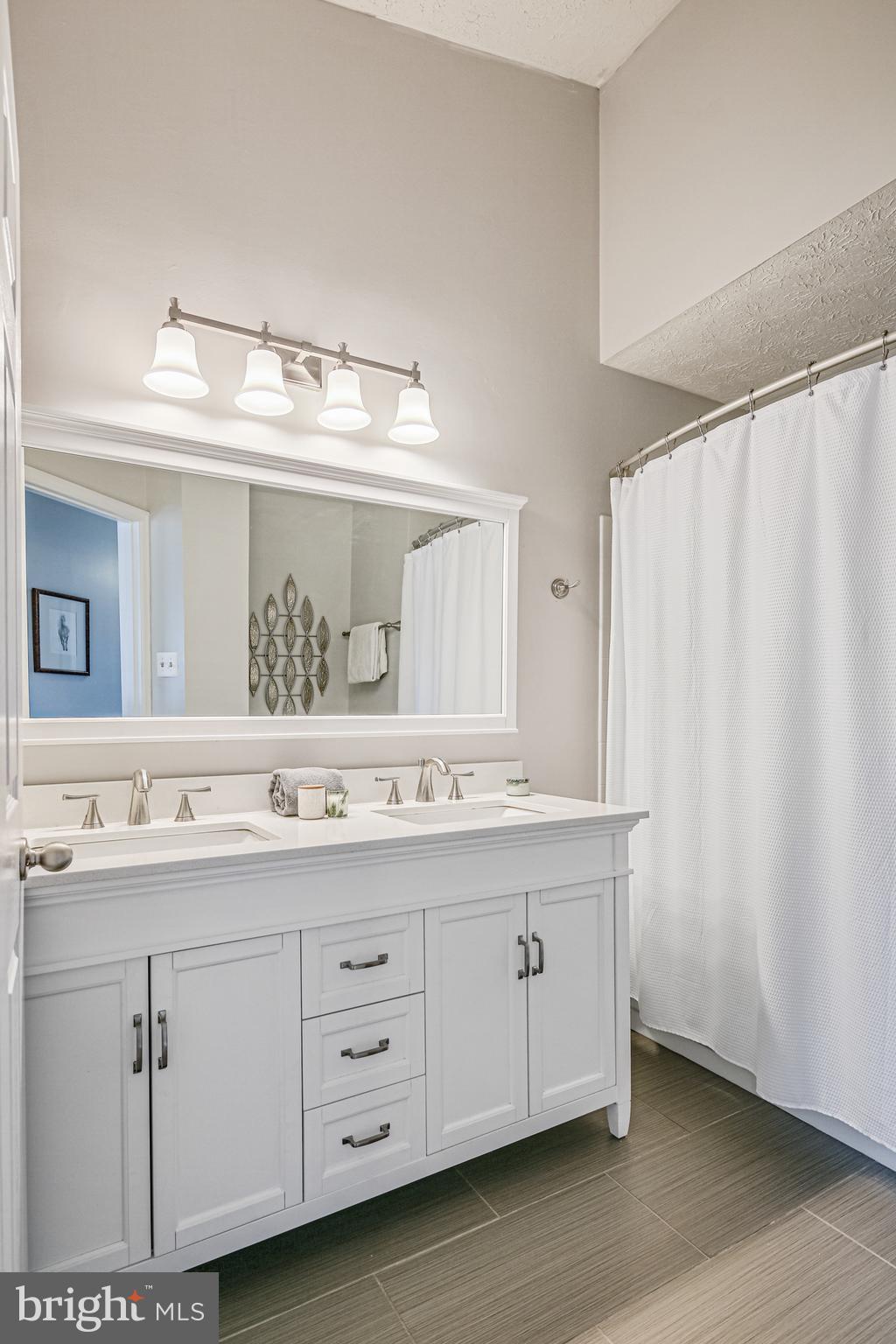 HOBBITS GLEN - Residential