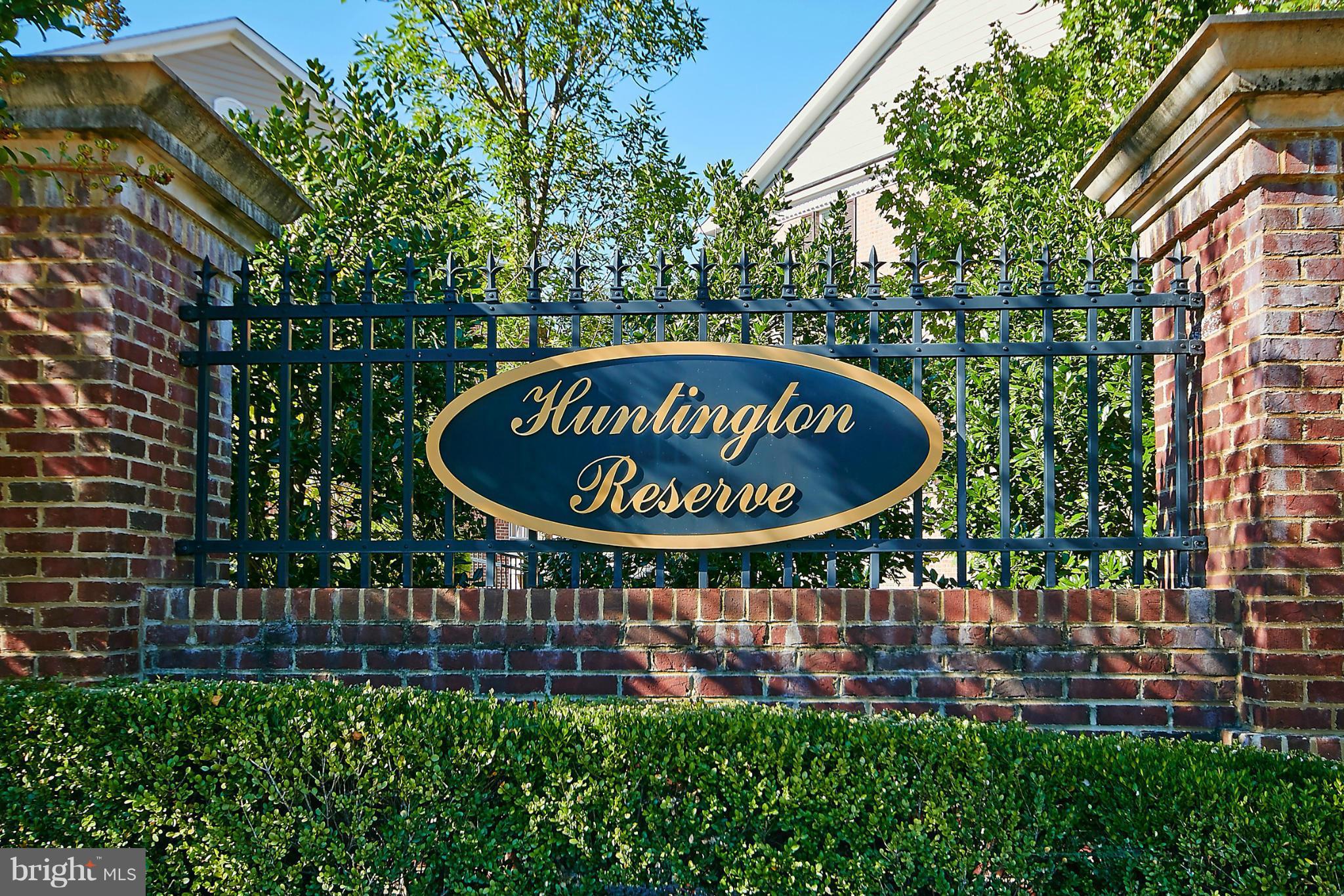 HUNTINGTON MEWS - Residential