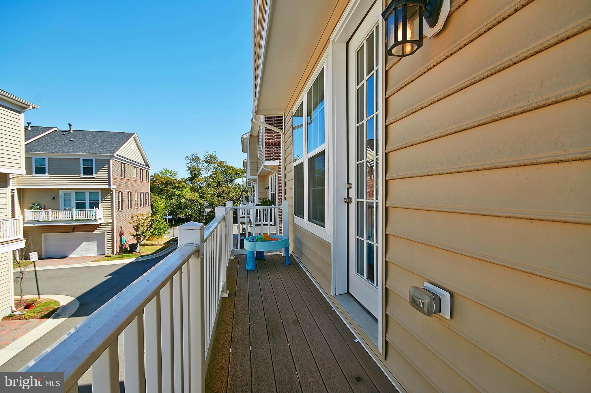 HUNTINGTON MEWS - Residential