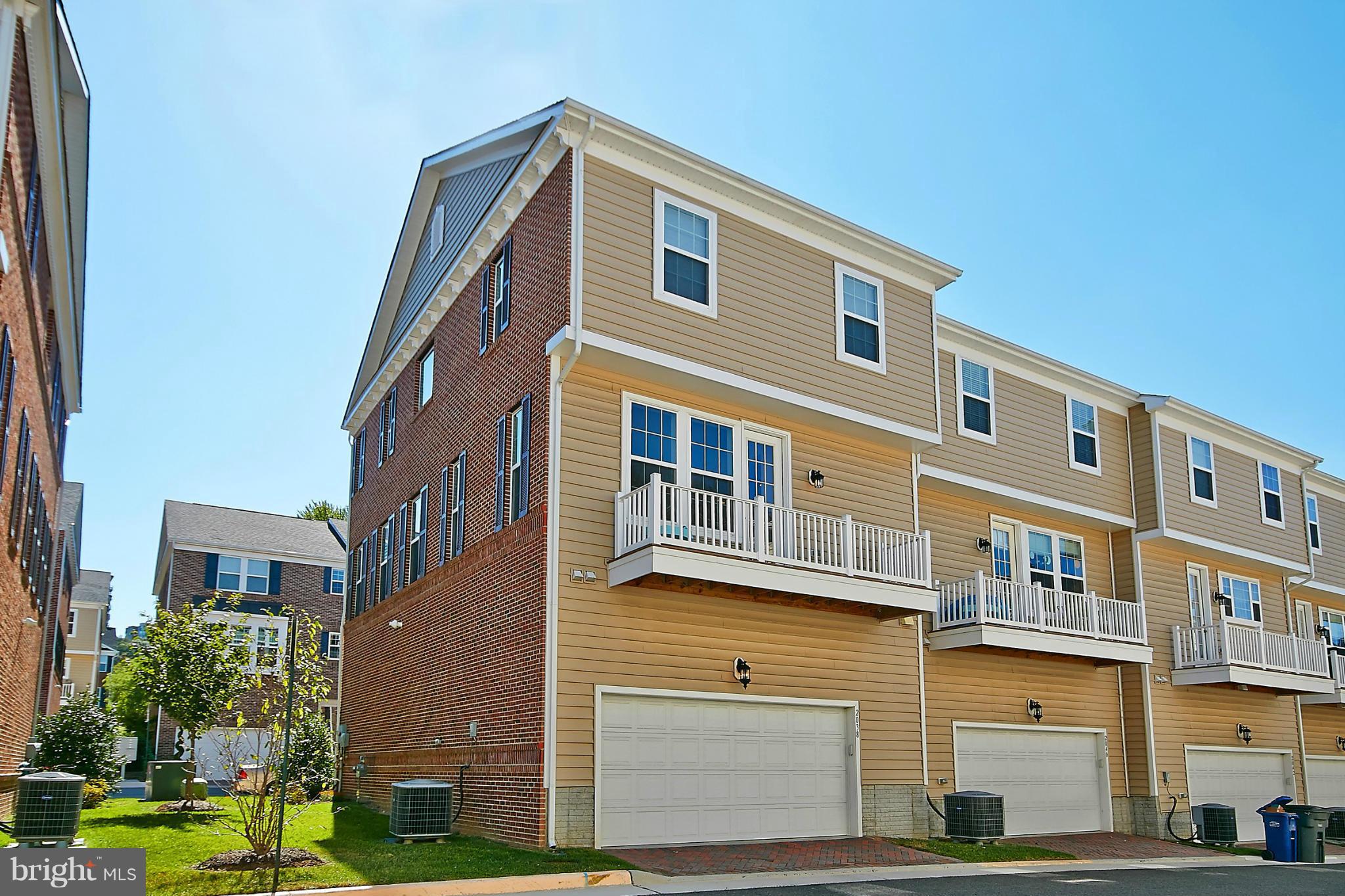 HUNTINGTON MEWS - Residential