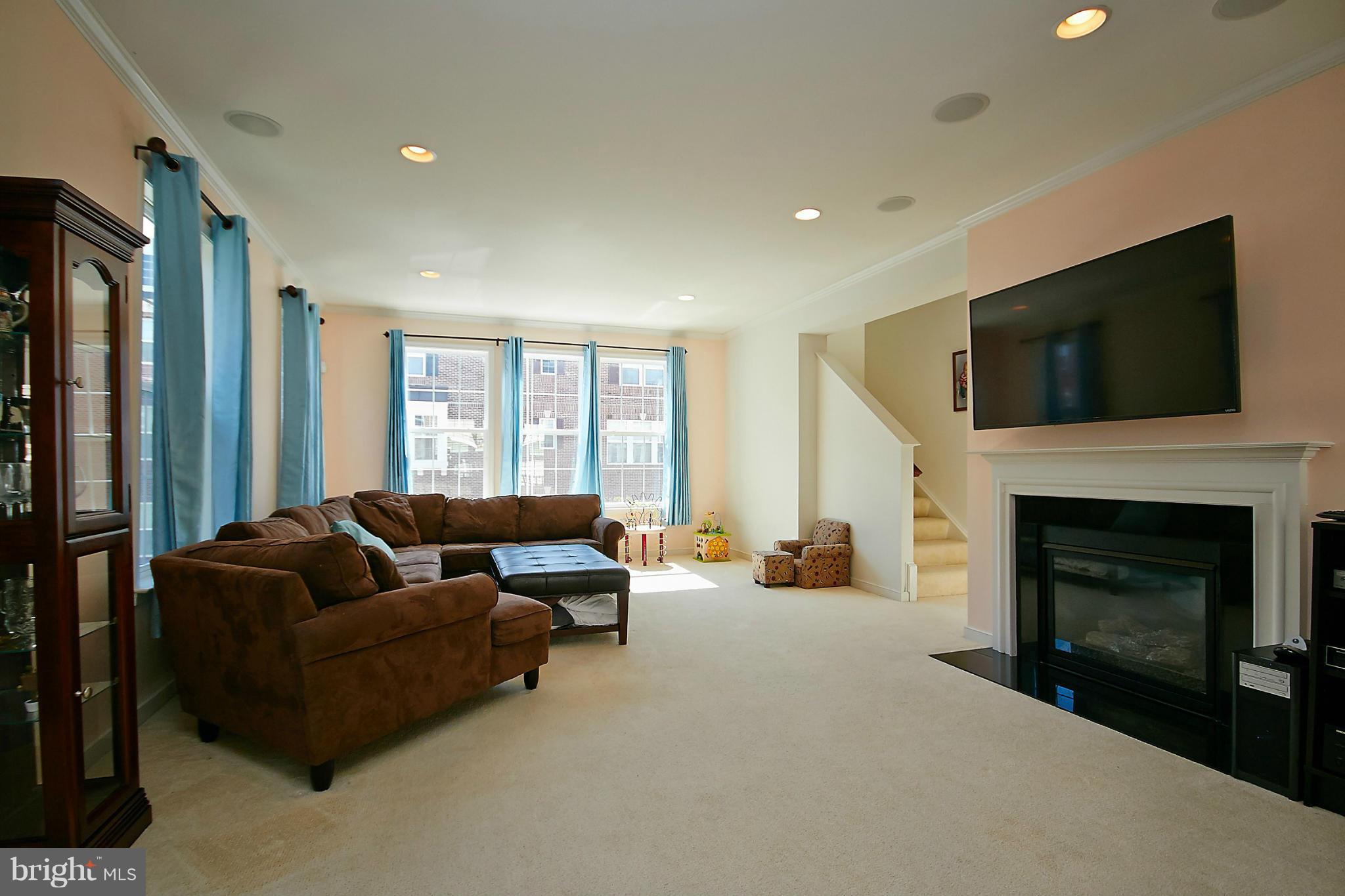 HUNTINGTON MEWS - Residential