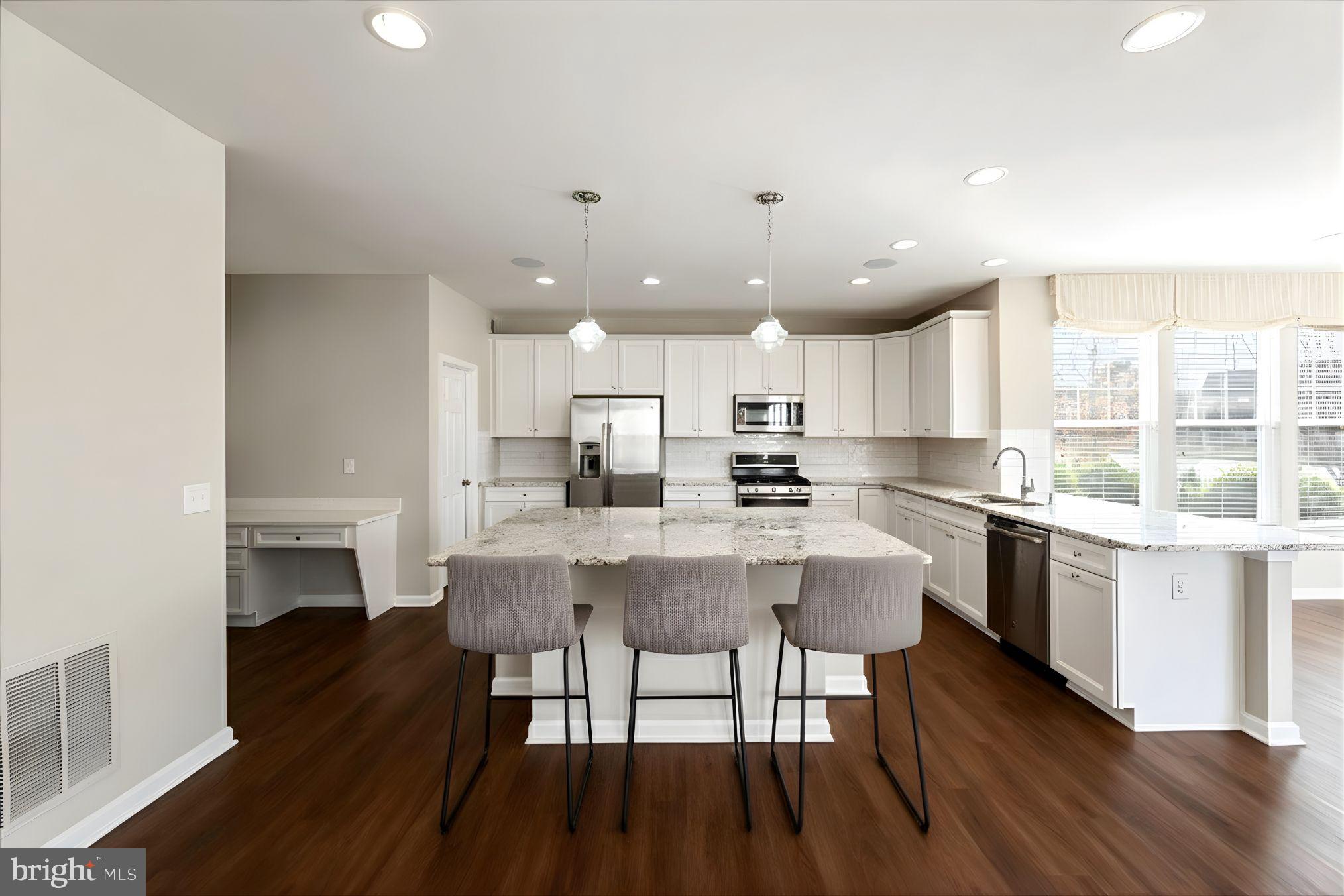 100 SILVER COMET COURT