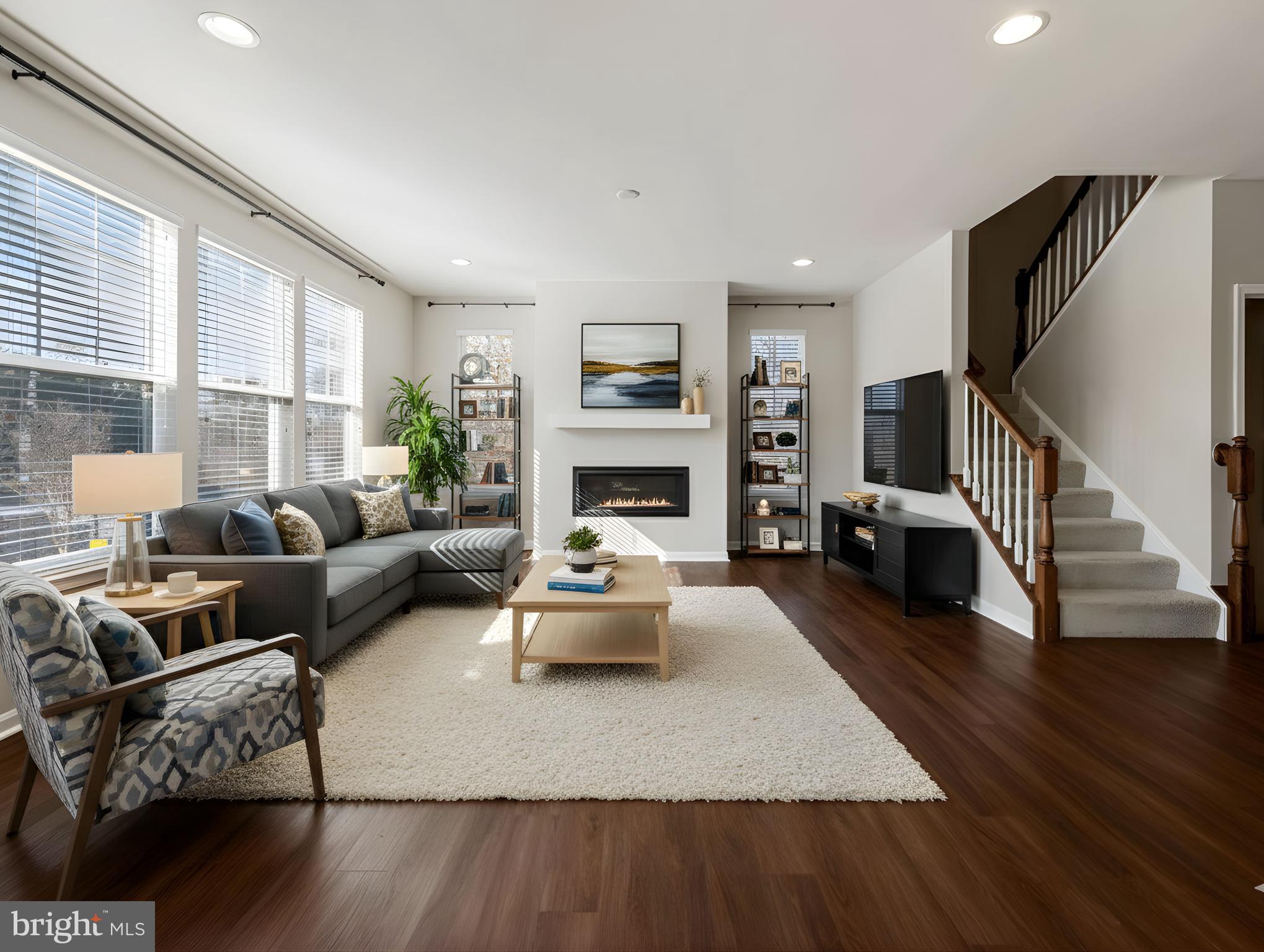 100 SILVER COMET COURT