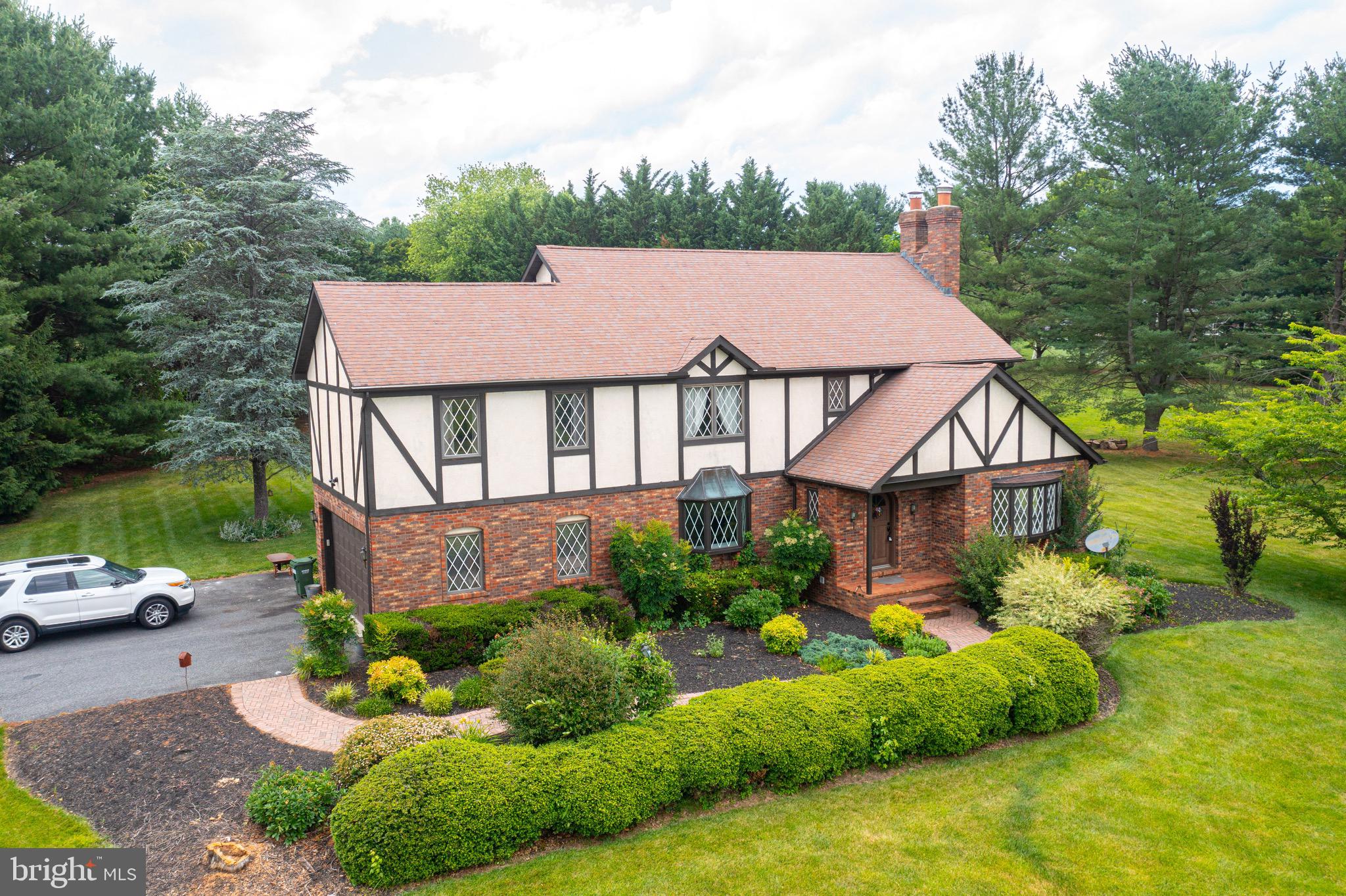 2300 KINGS ARMS DRIVE