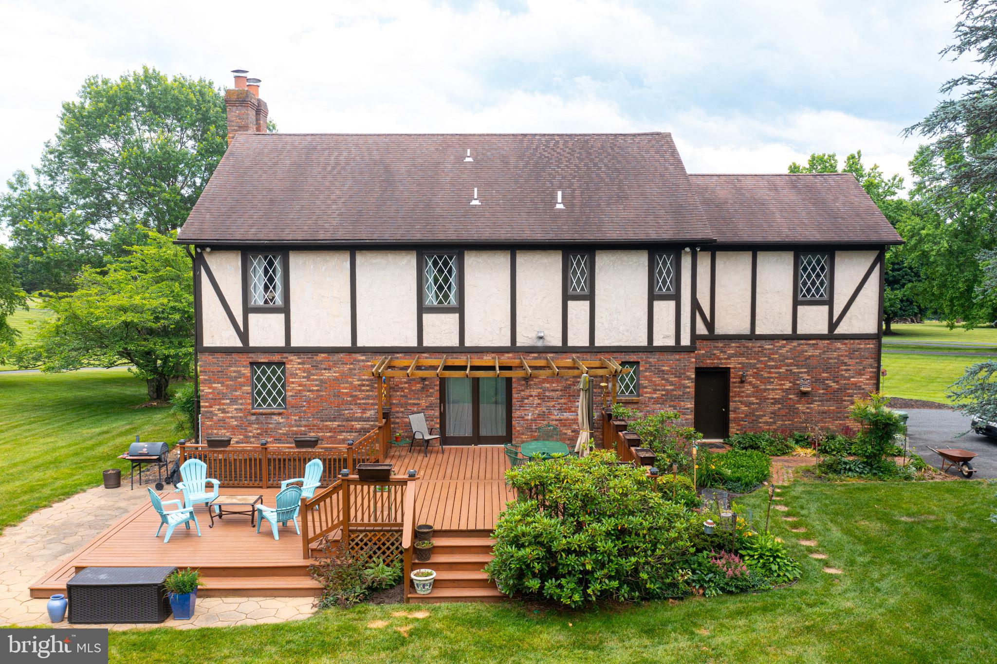2300 KINGS ARMS DRIVE