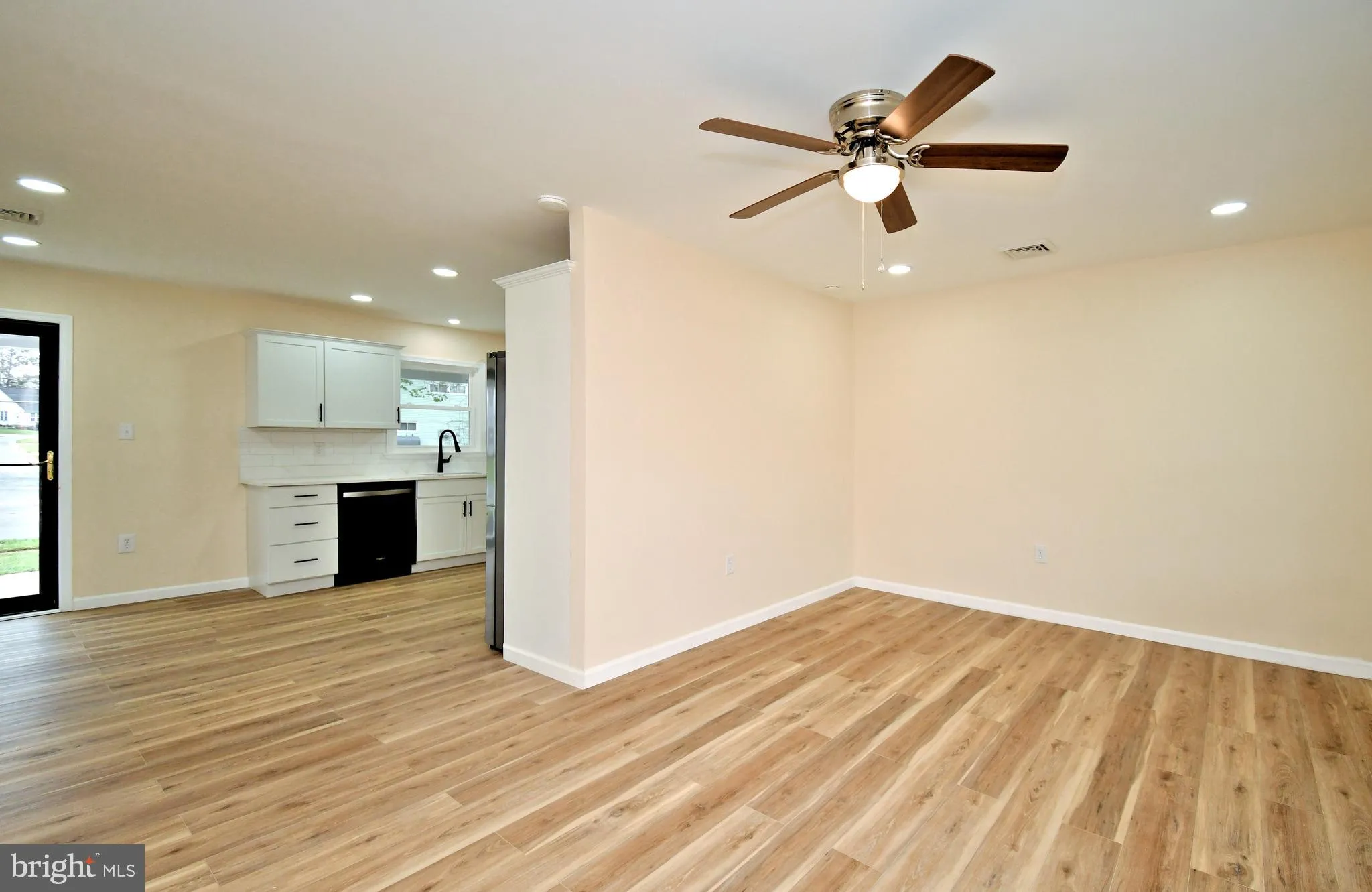 Levittown, Pennsylvania 19057, United States, 3 Bedrooms Bedrooms, ,2 BathroomsBathrooms,Residential,Pending,103541