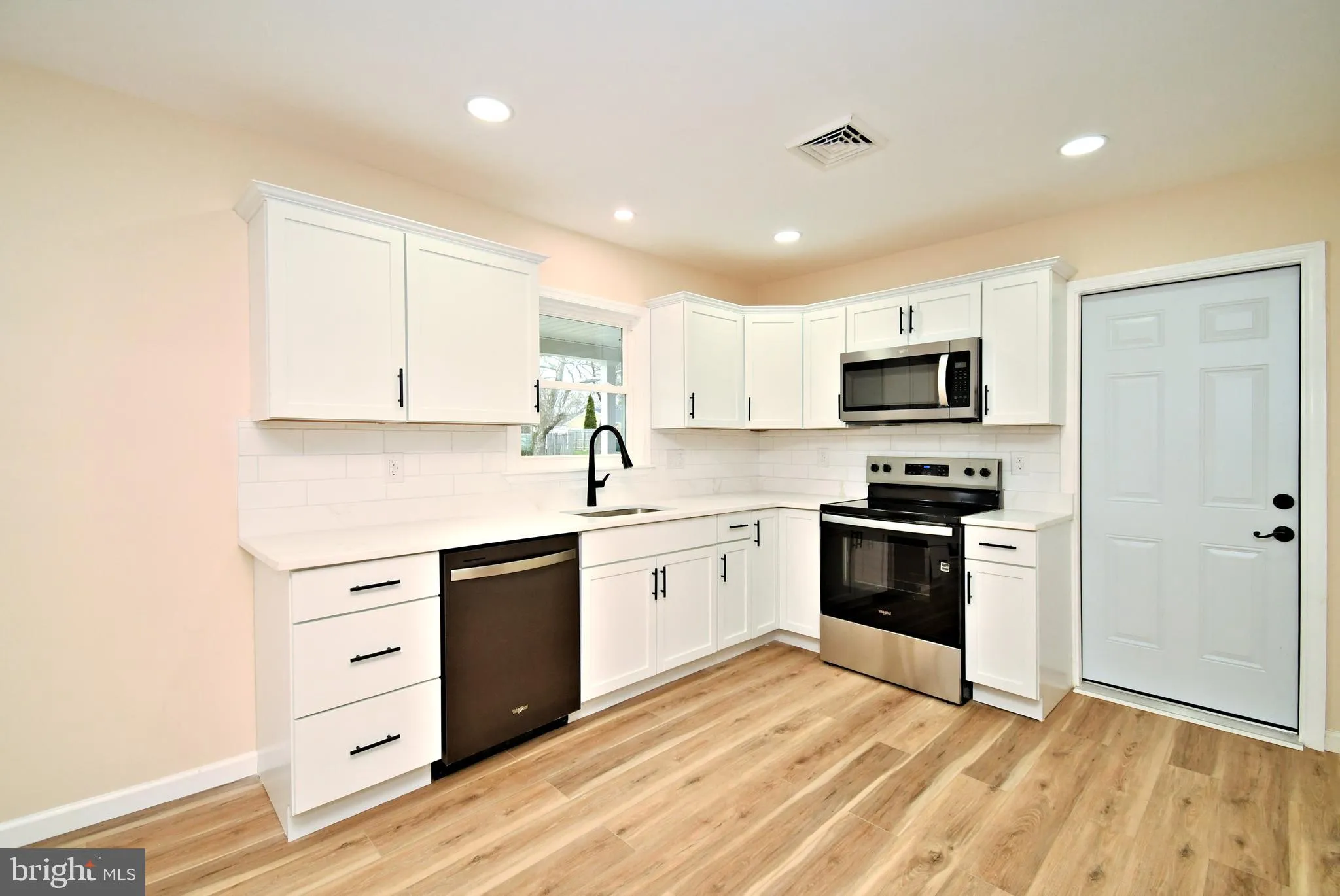 Levittown, Pennsylvania 19057, United States, 3 Bedrooms Bedrooms, ,2 BathroomsBathrooms,Residential,Pending,103541