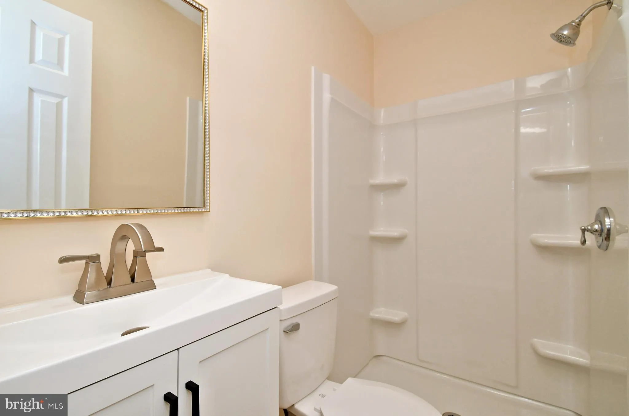 Levittown, Pennsylvania 19057, United States, 3 Bedrooms Bedrooms, ,2 BathroomsBathrooms,Residential,Pending,103541