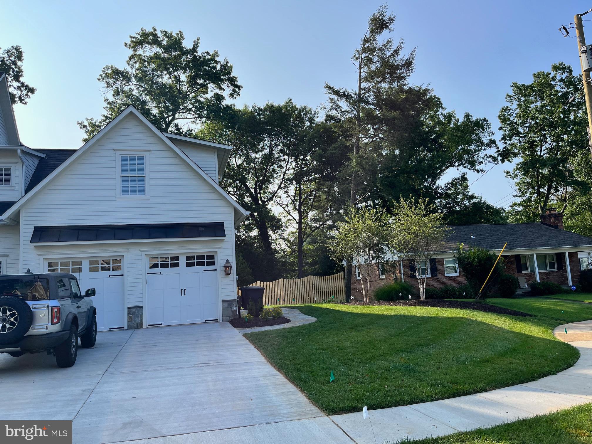 303 ROOSEVELT COURT NE
