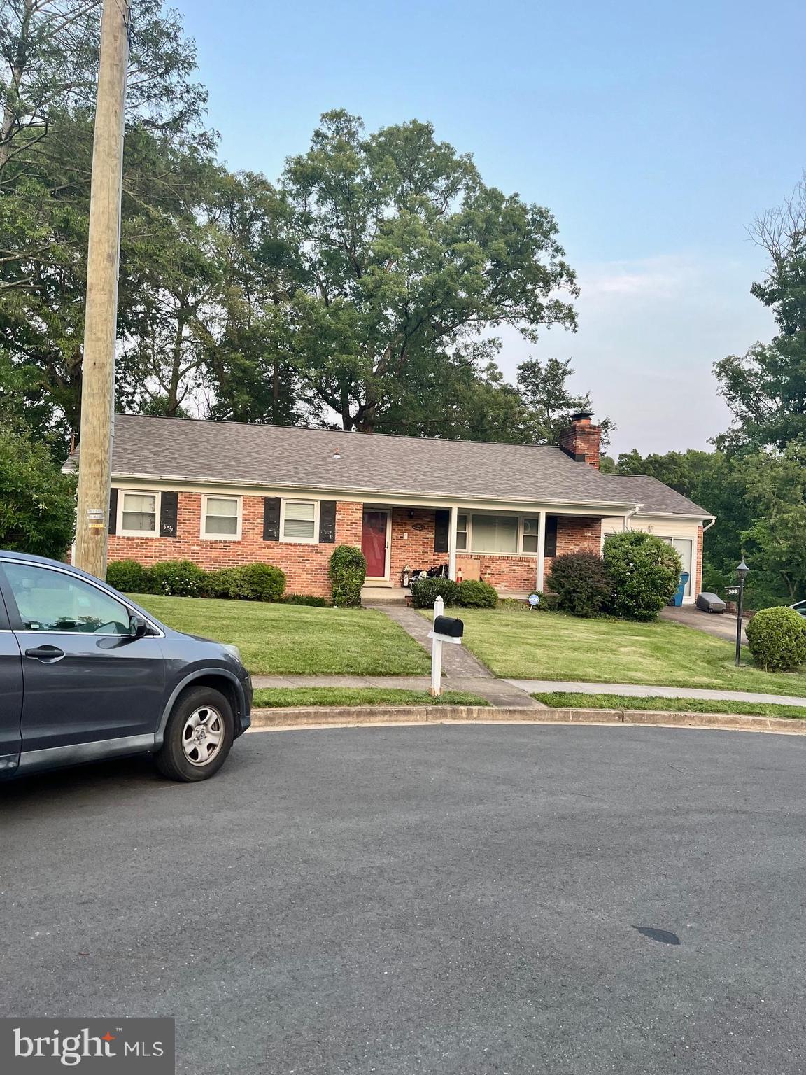 303 ROOSEVELT COURT NE
