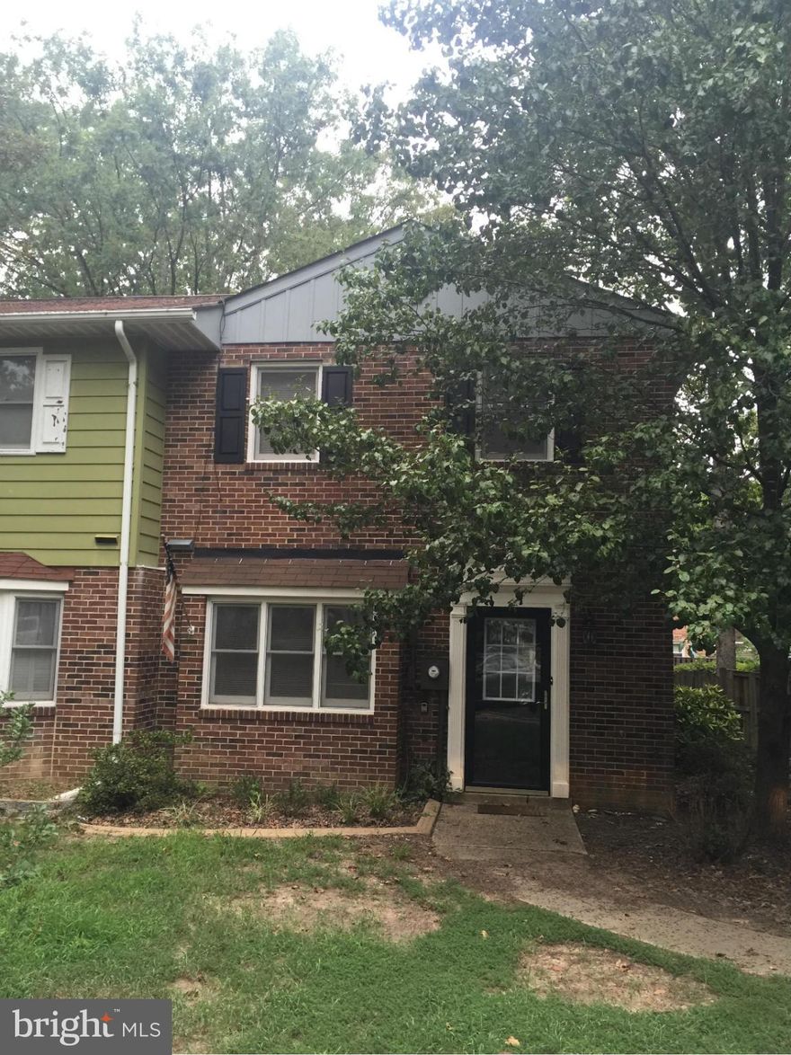 Nice End unit townhome. Freshly painted and carpets steamed cleaned. 3 bedrooms upstairs and nice master bath shower. Wood burning fireplace, fenced in yard.