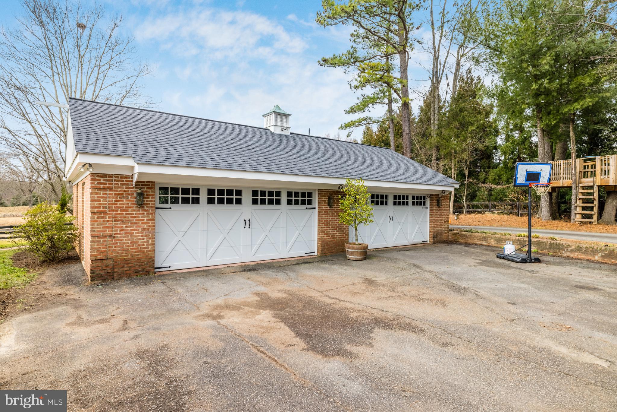 FORESTVILLE - Residential