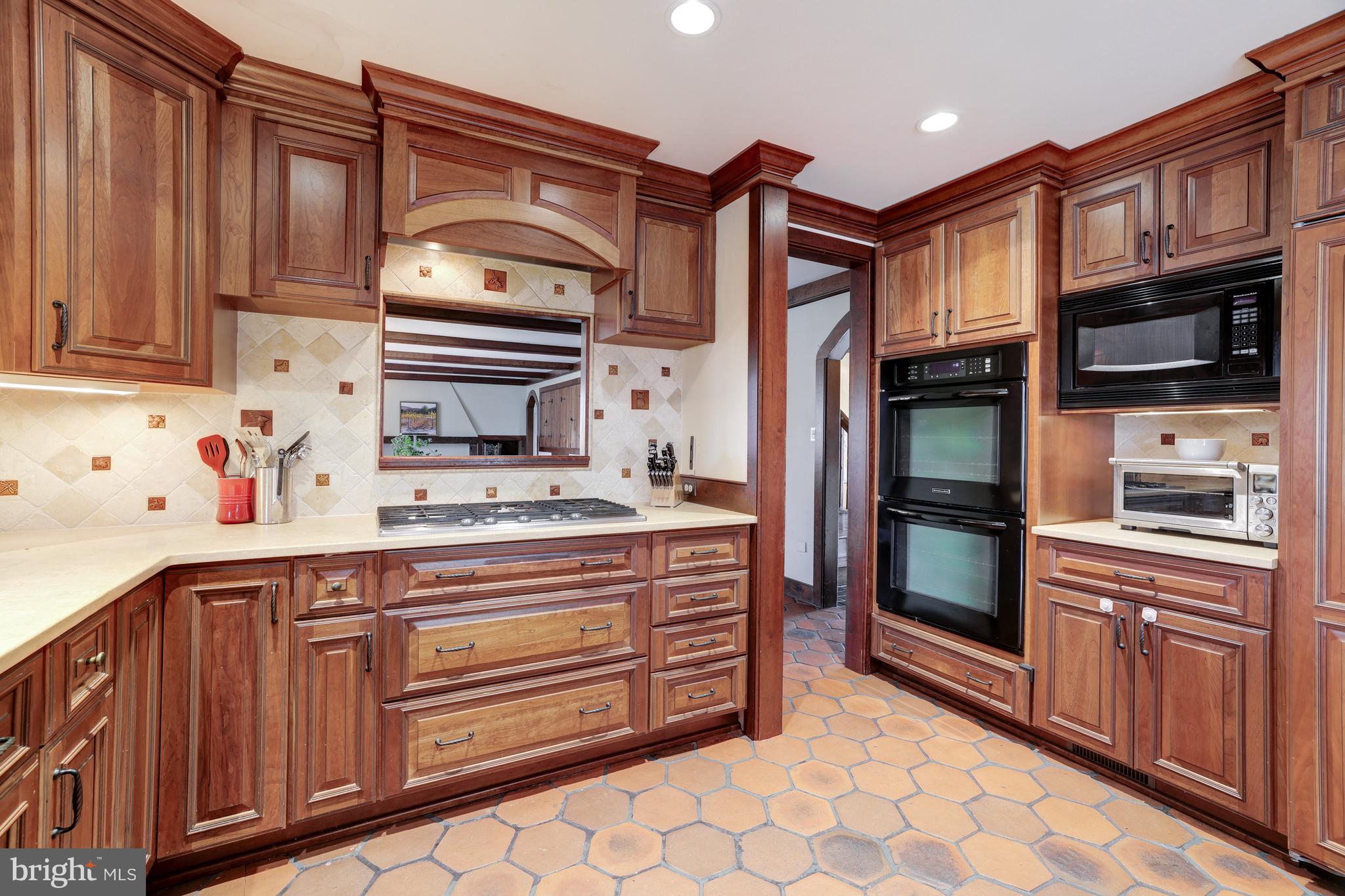 FORESTVILLE - Residential