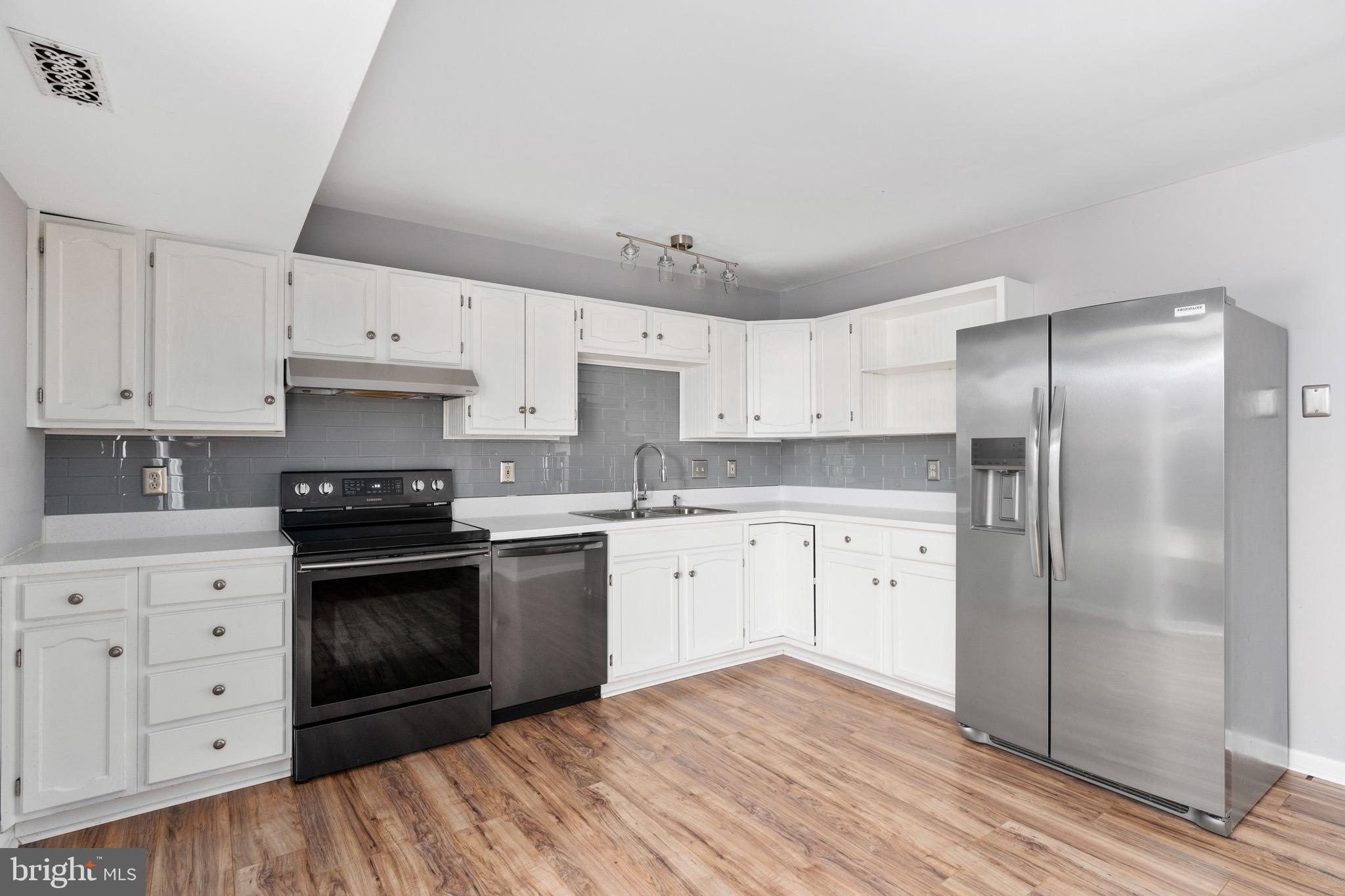 BREEZEWOOD FOREST - Residential