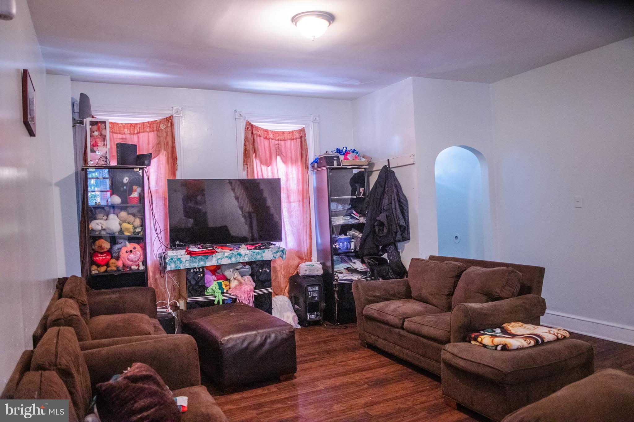 1165 LANSDOWNE AVENUE