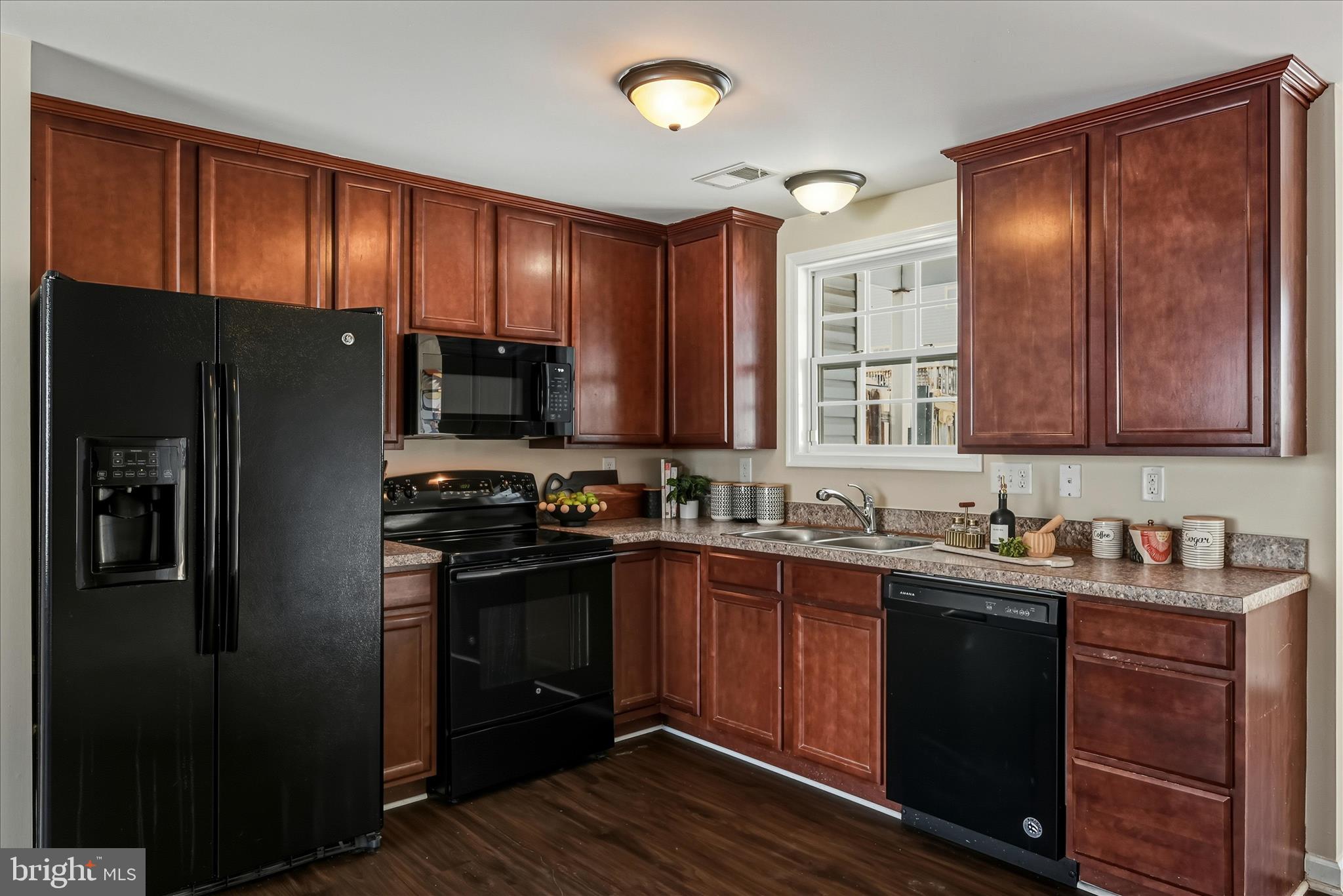 INWOOD VILLAGE - Residential