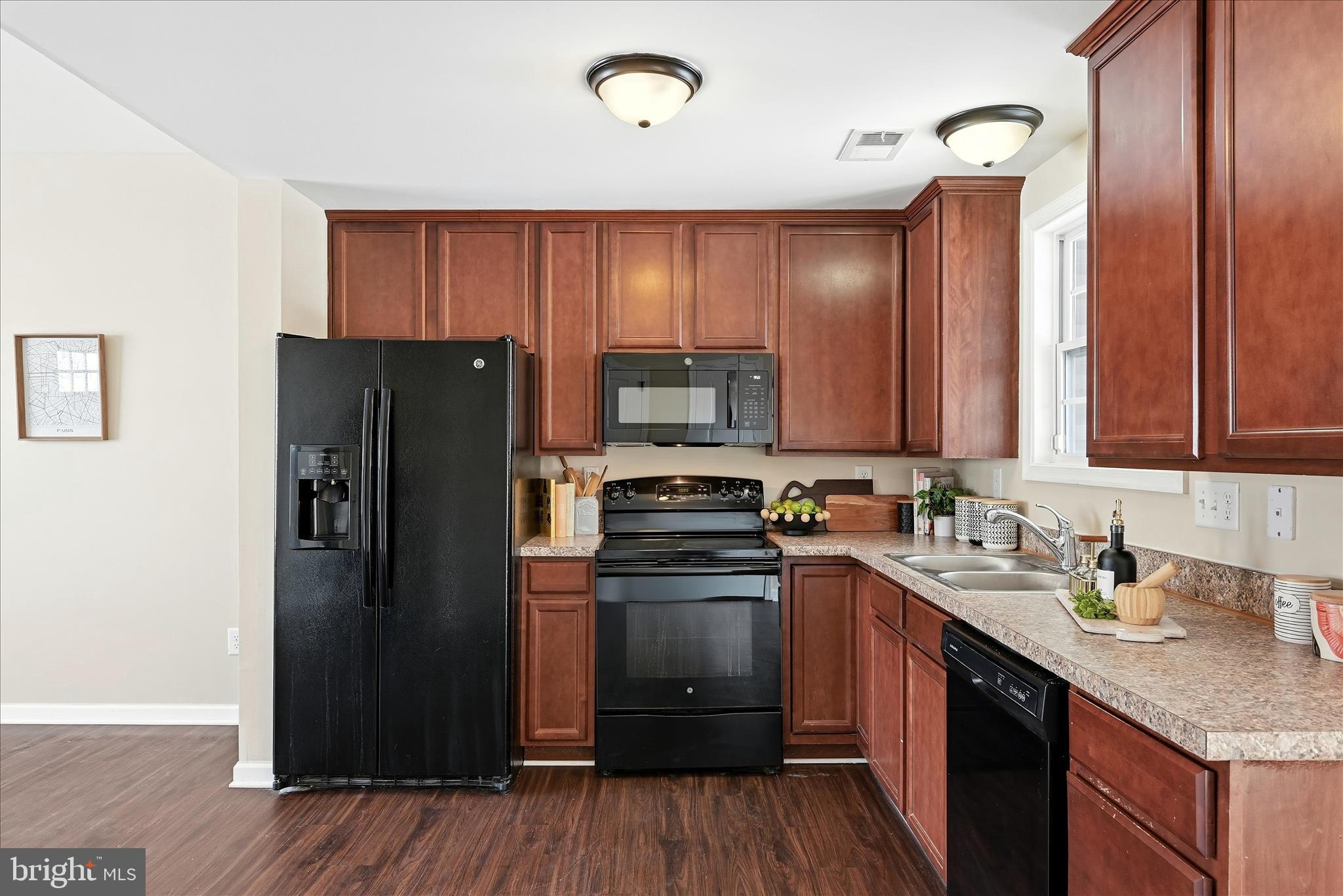 INWOOD VILLAGE - Residential