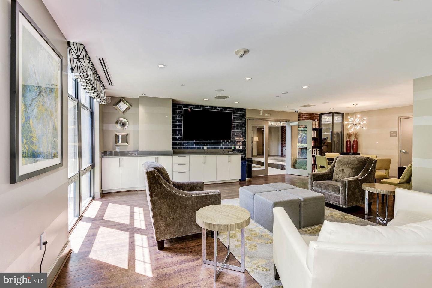 CLARENDON - Residential Lease
