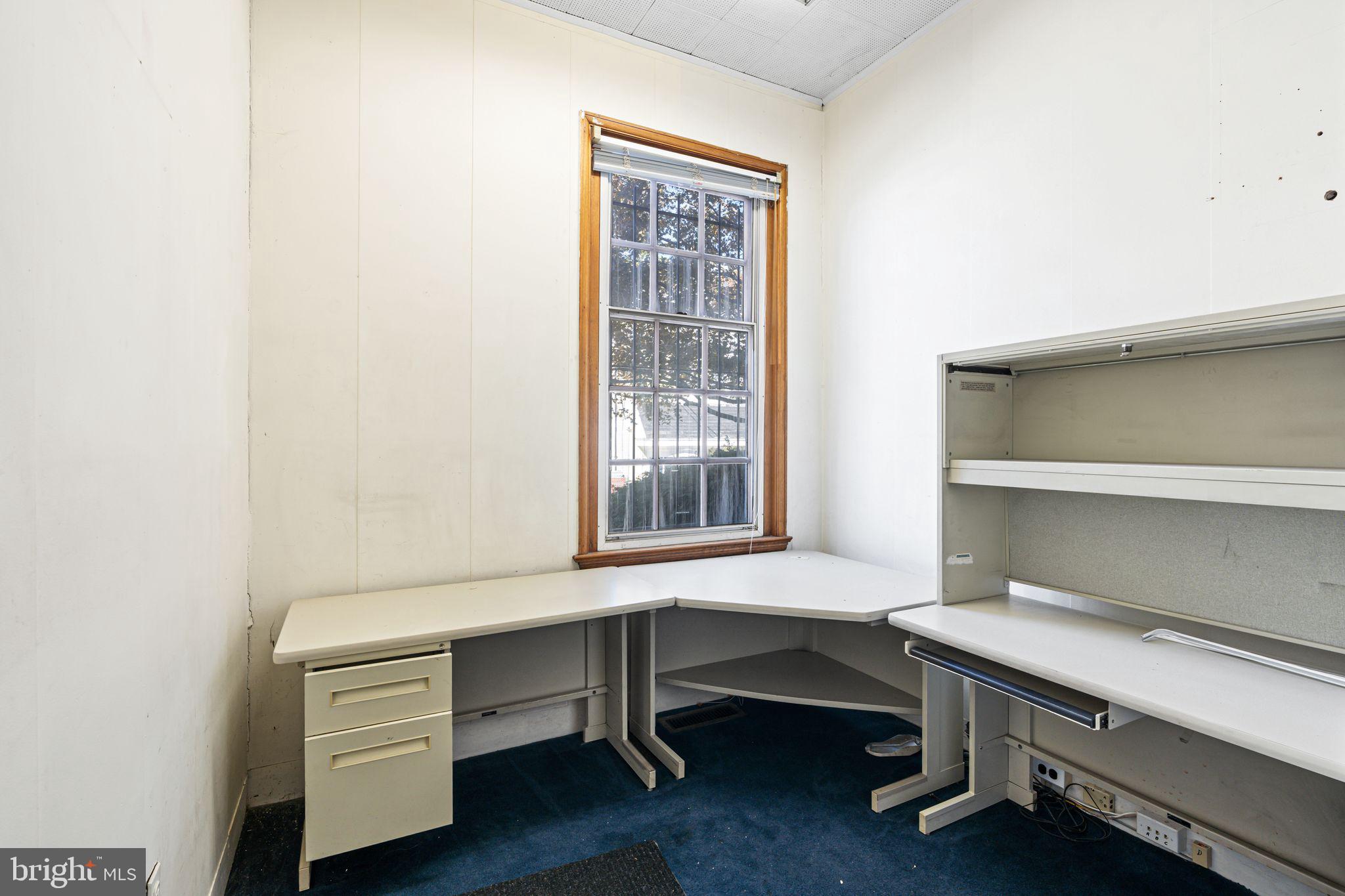 GERMANTOWN - Commercial Sale