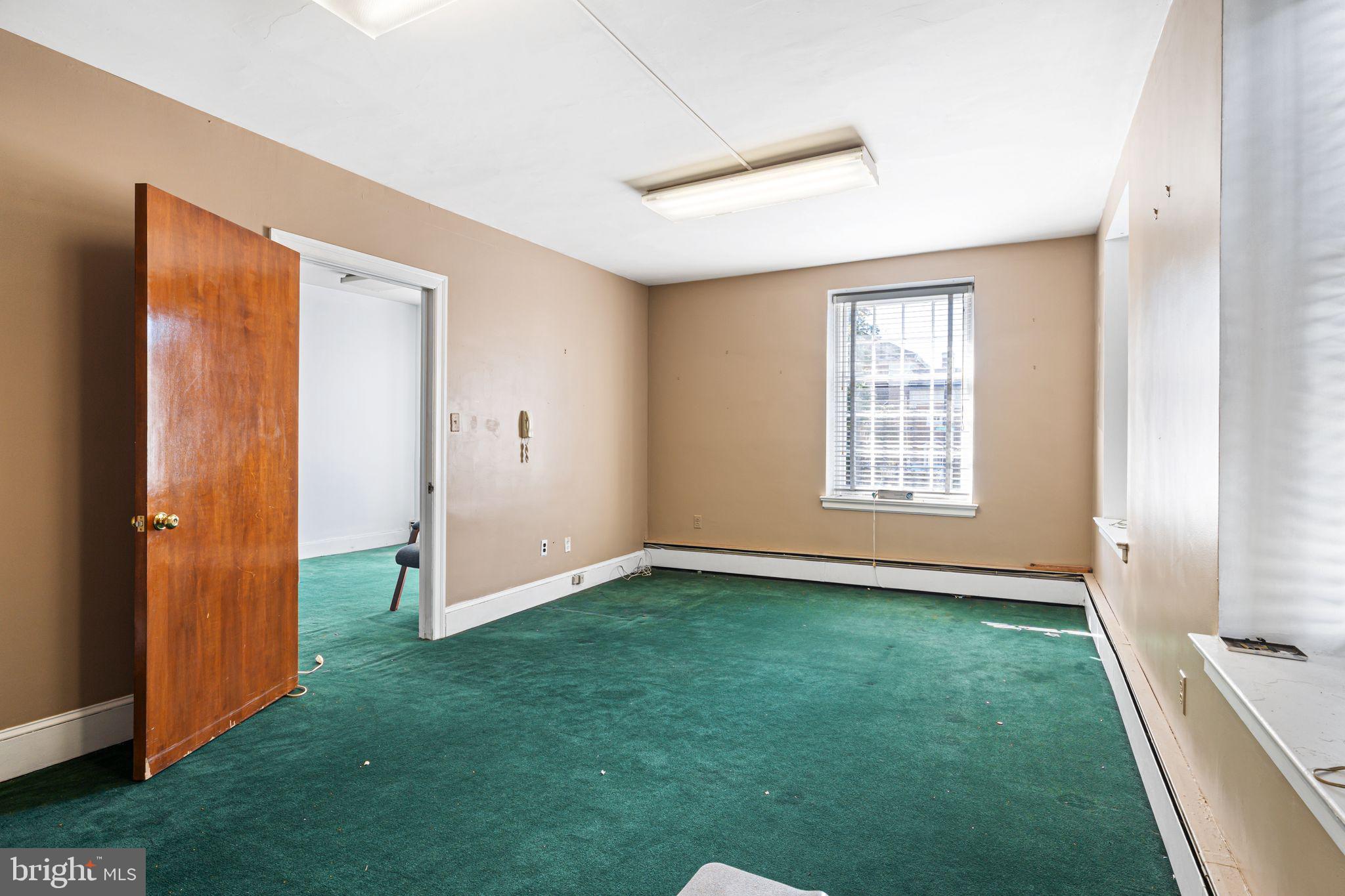 GERMANTOWN - Commercial Sale